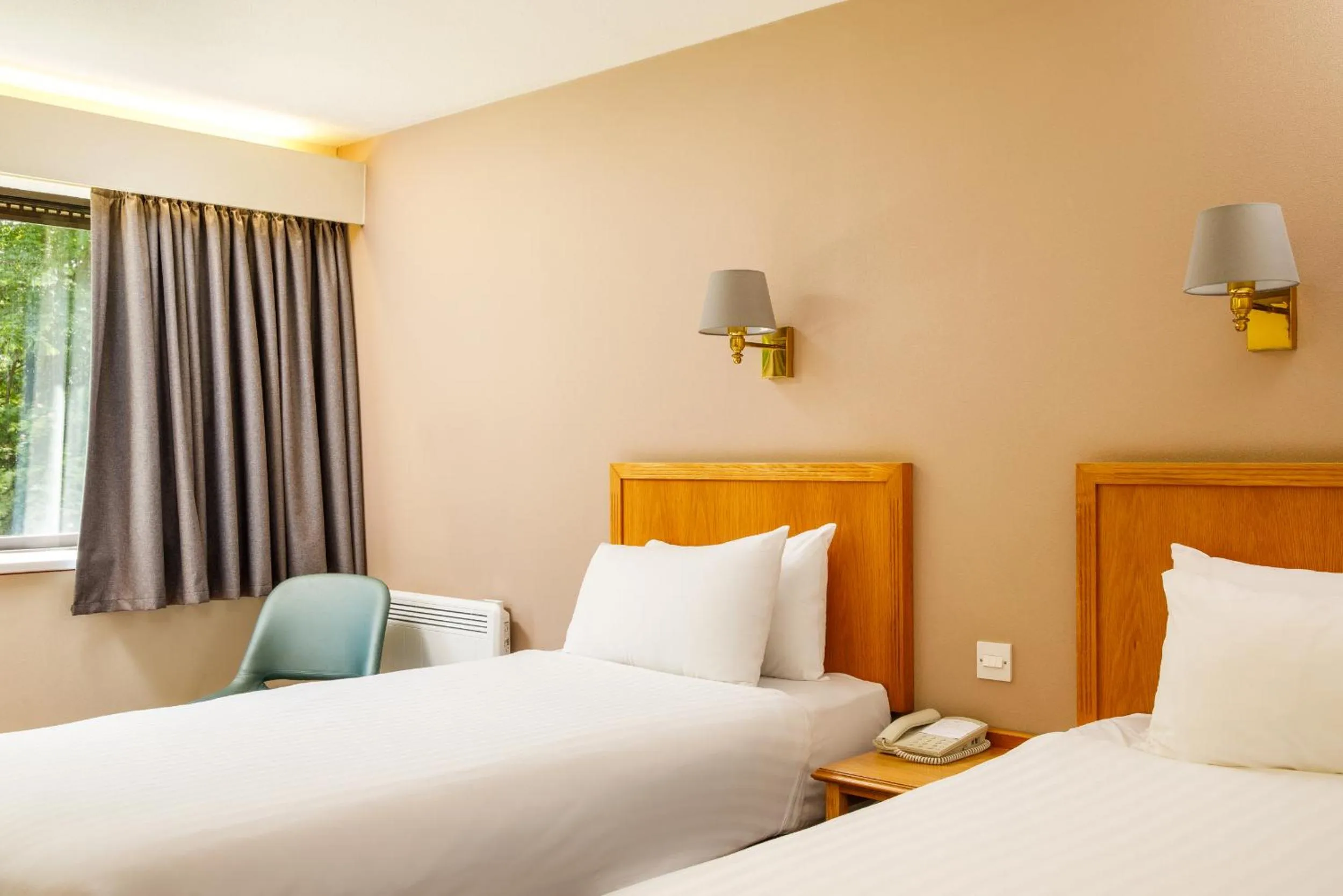 Bed in Mercure Livingston Hotel