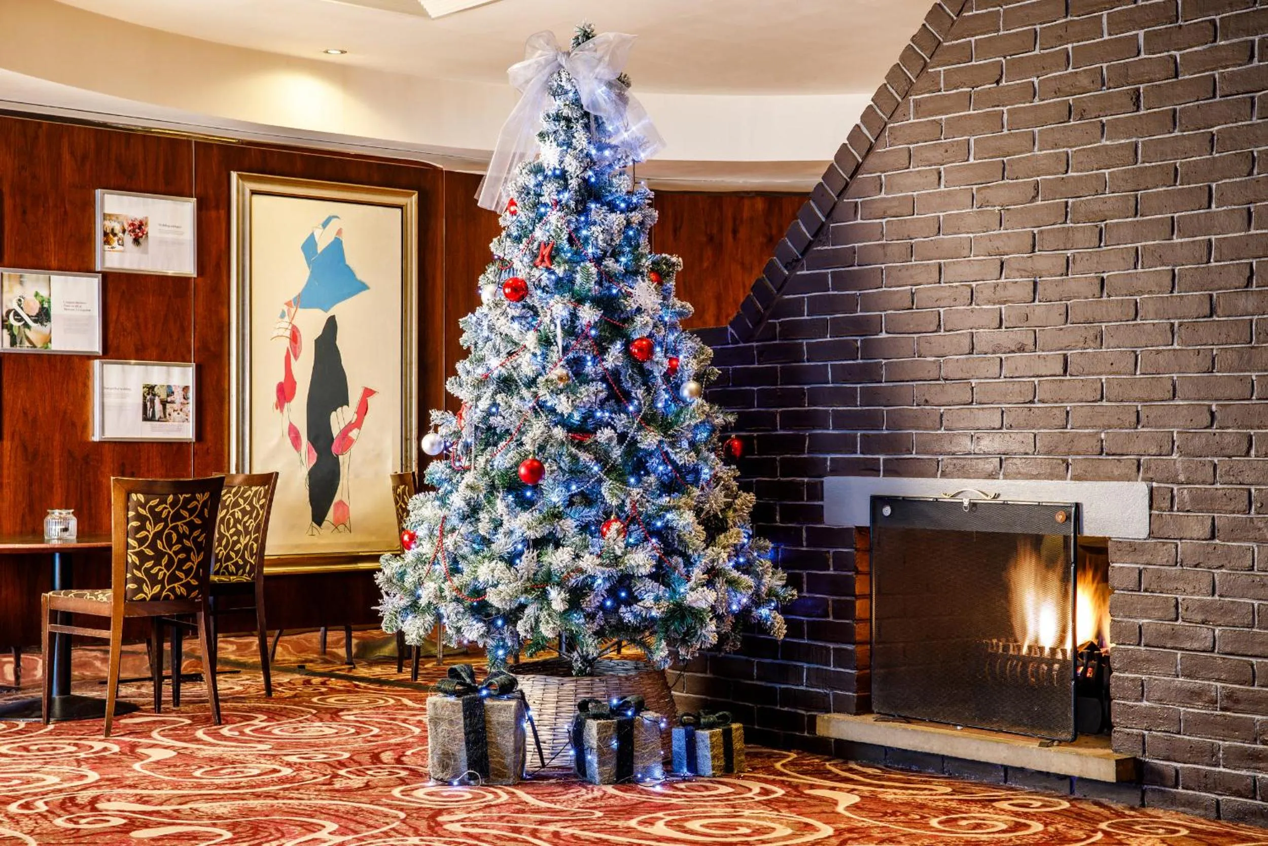 fireplace in Mercure Livingston Hotel