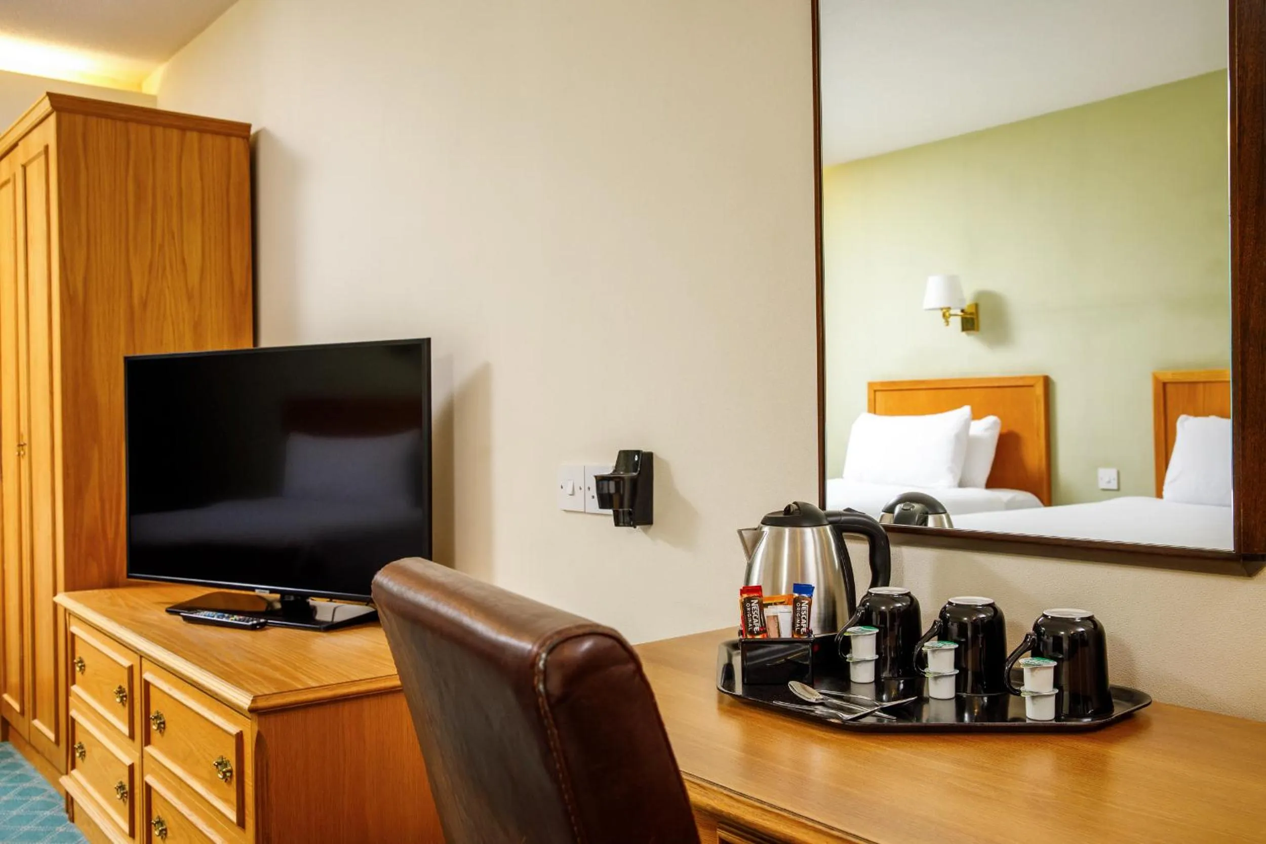 Coffee/tea facilities in Mercure Livingston Hotel