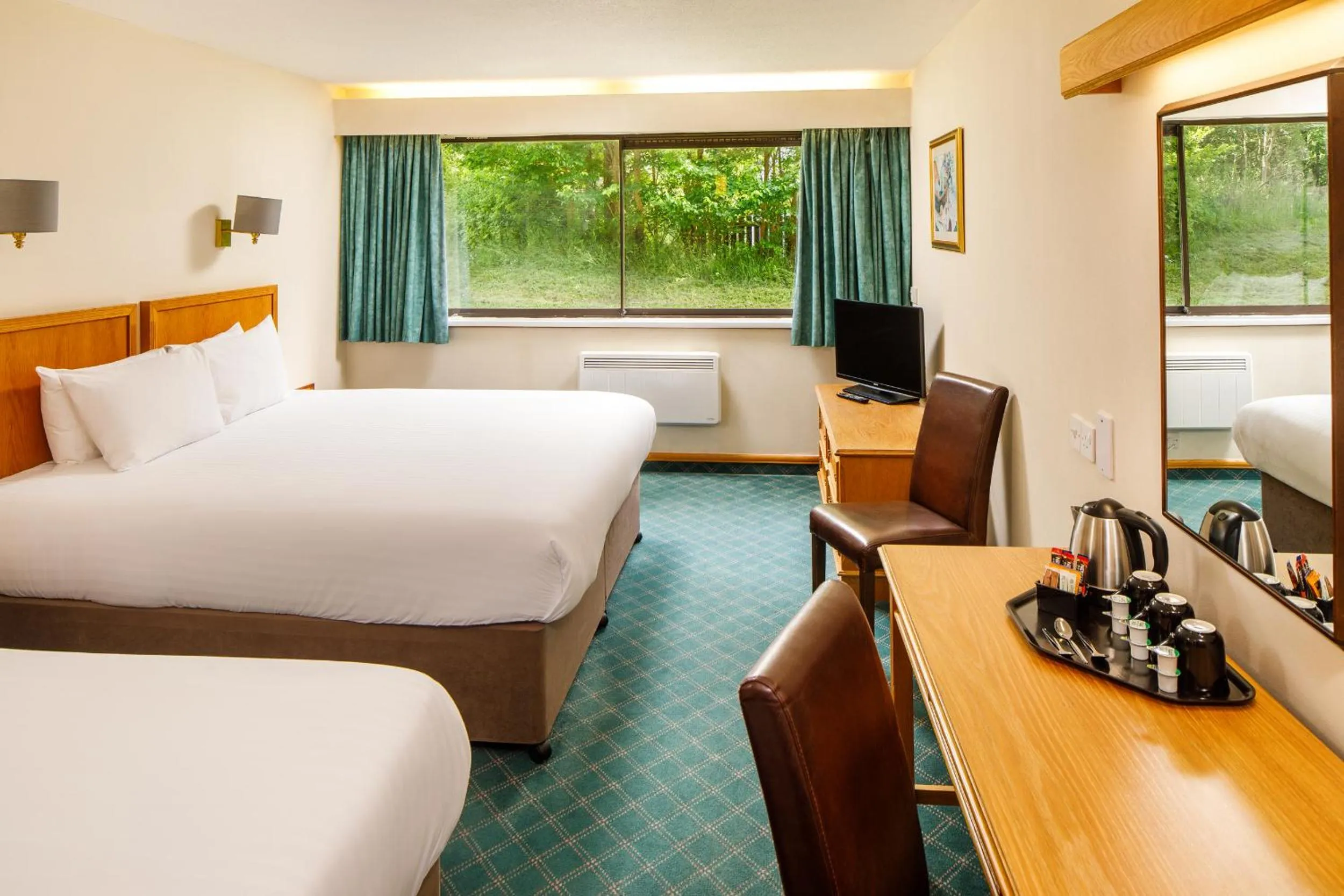 Photo of the whole room, Bed in Mercure Livingston Hotel