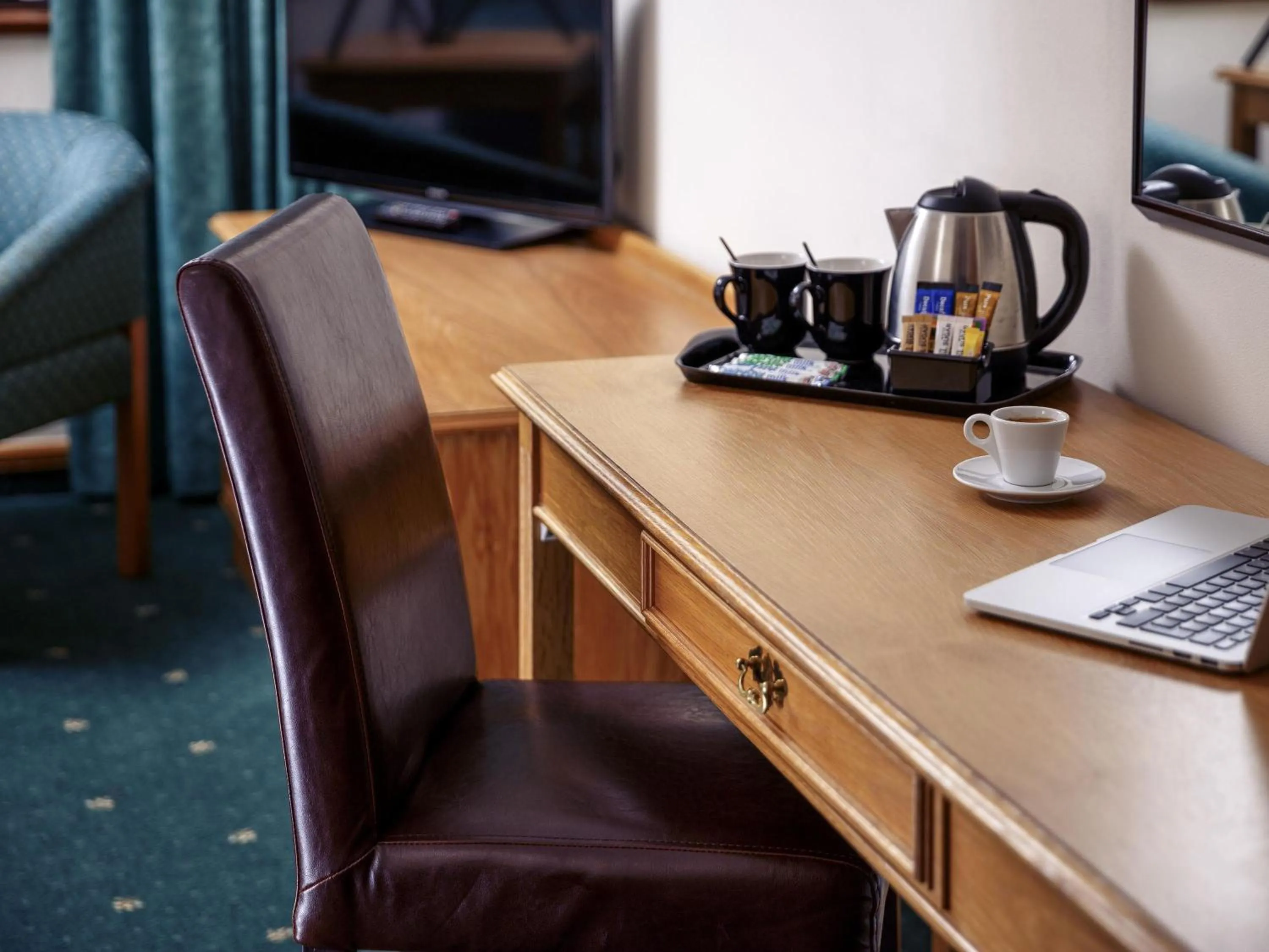 Bedroom in Mercure Livingston Hotel