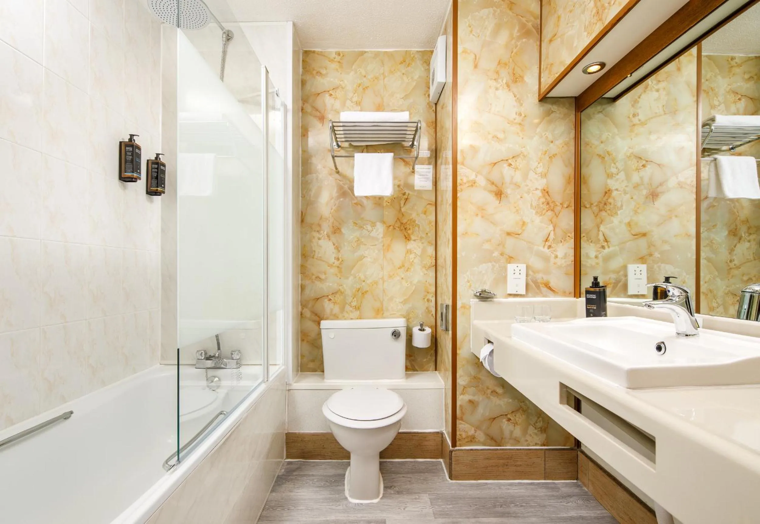 Bathroom in Mercure Livingston Hotel