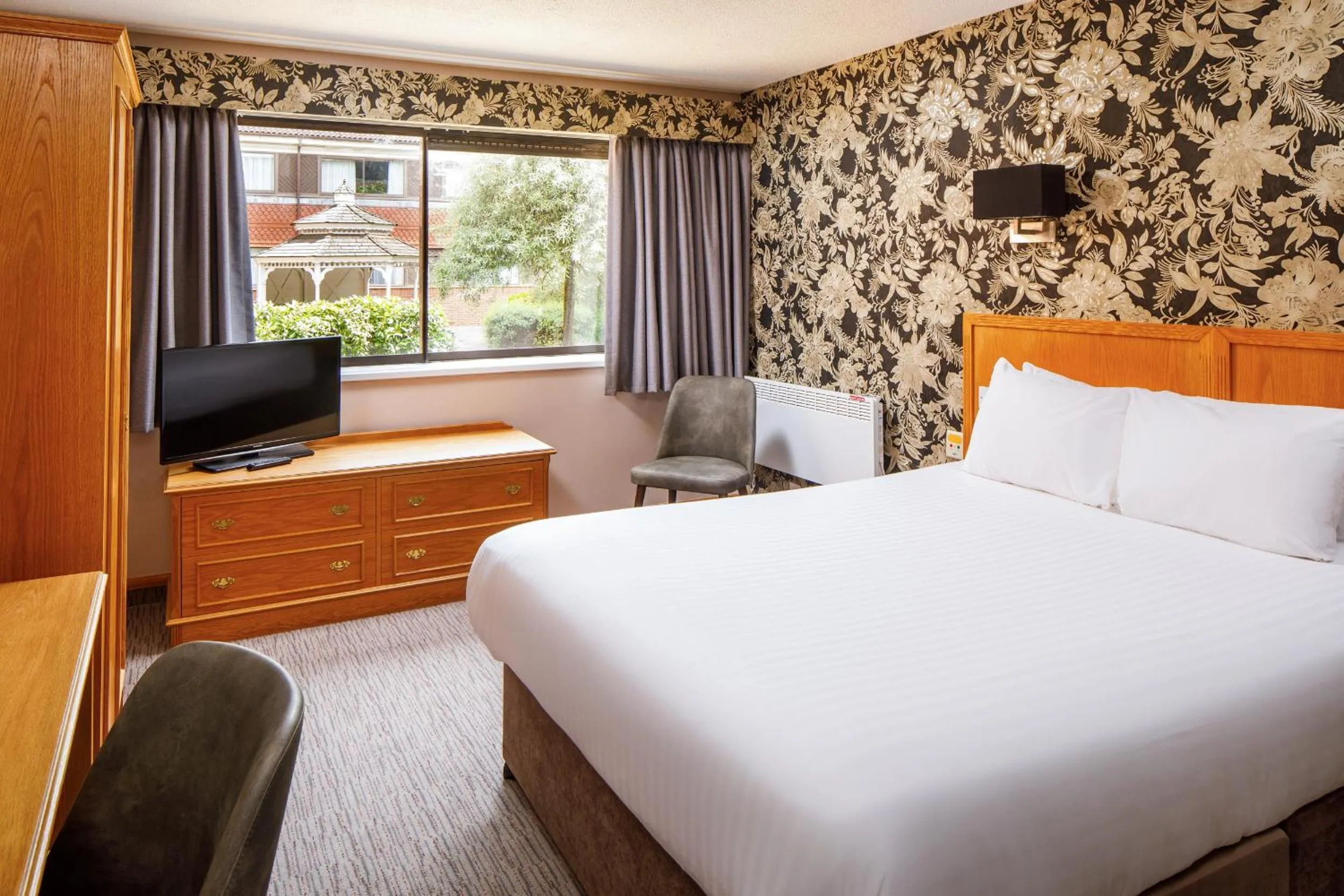 acessibility, Bed in Mercure Livingston Hotel