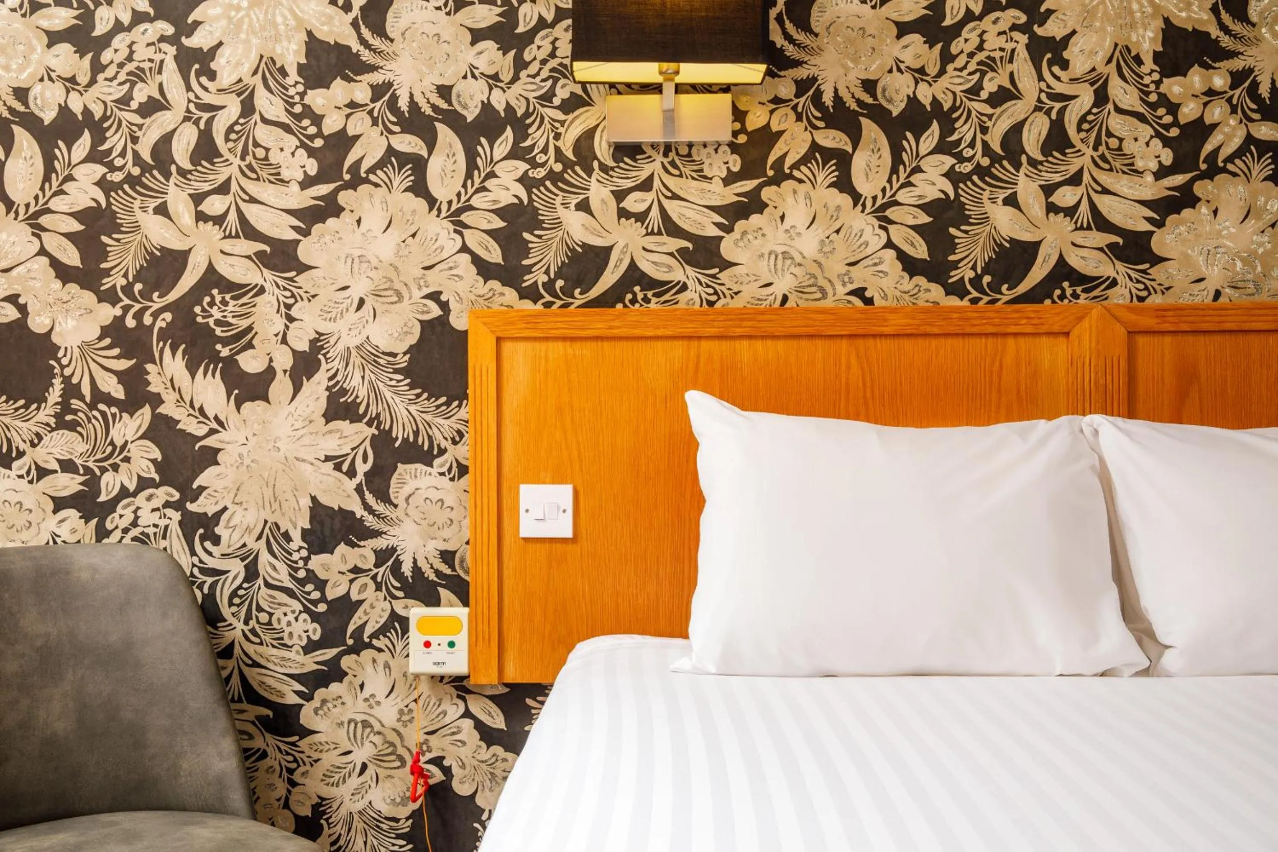 acessibility, Bed in Mercure Livingston Hotel