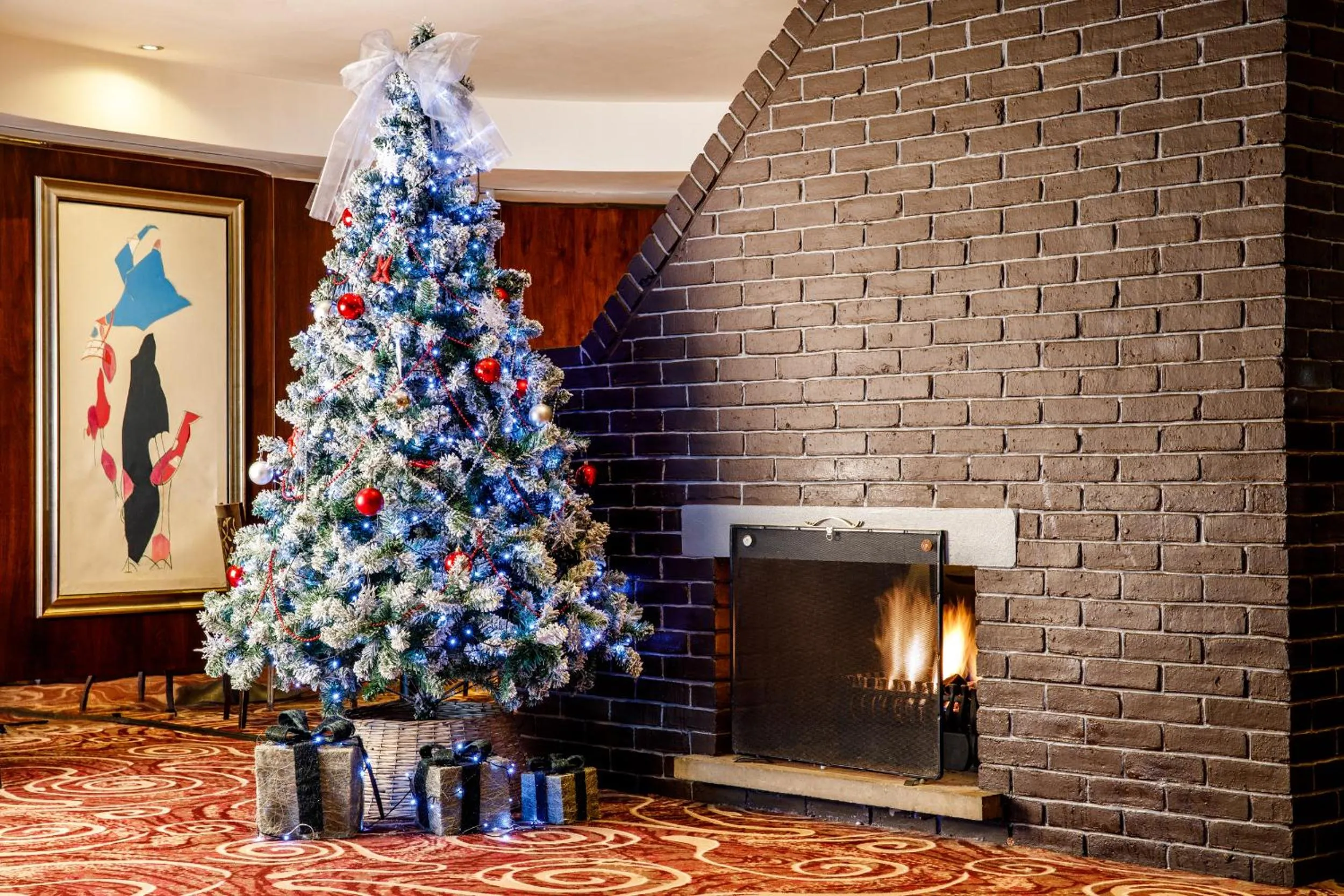 fireplace in Mercure Livingston Hotel