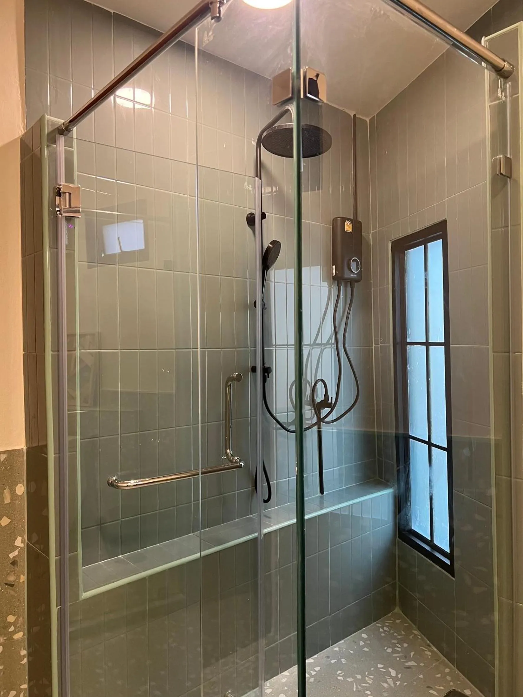 Shower in Yaowarat Stay