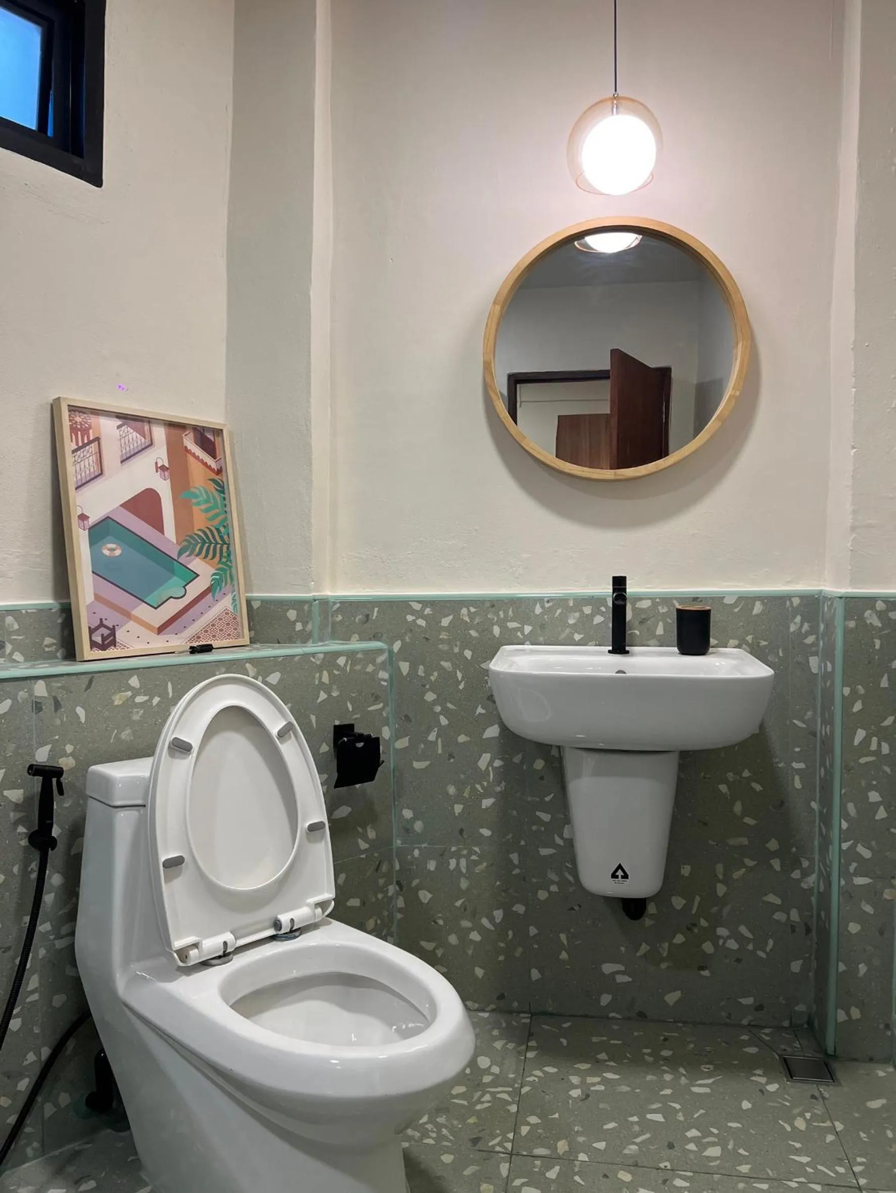Toilet in Yaowarat Stay