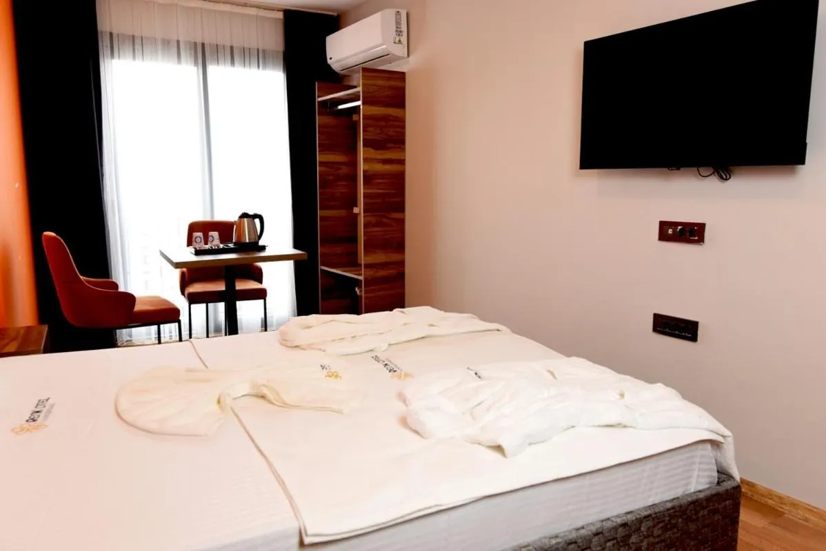 Bed in Renk Otel Karşıyaka