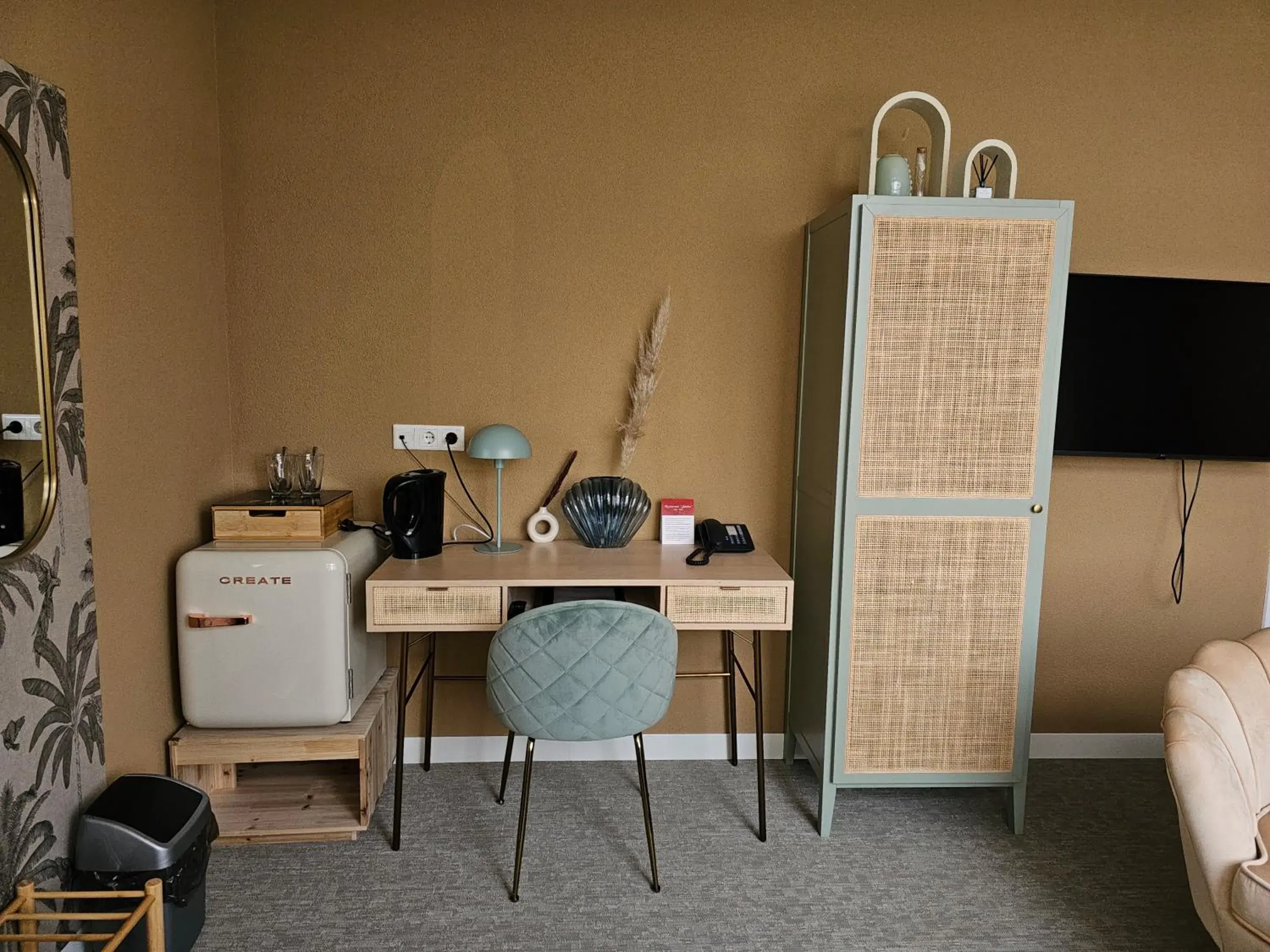 Deluxe Twin Room at The City Side with Elevator Access in Hotel Restaurant Solskin Deluxe Twin Room at The City Side with Elevator Access in Hotel Restaurant Solskin