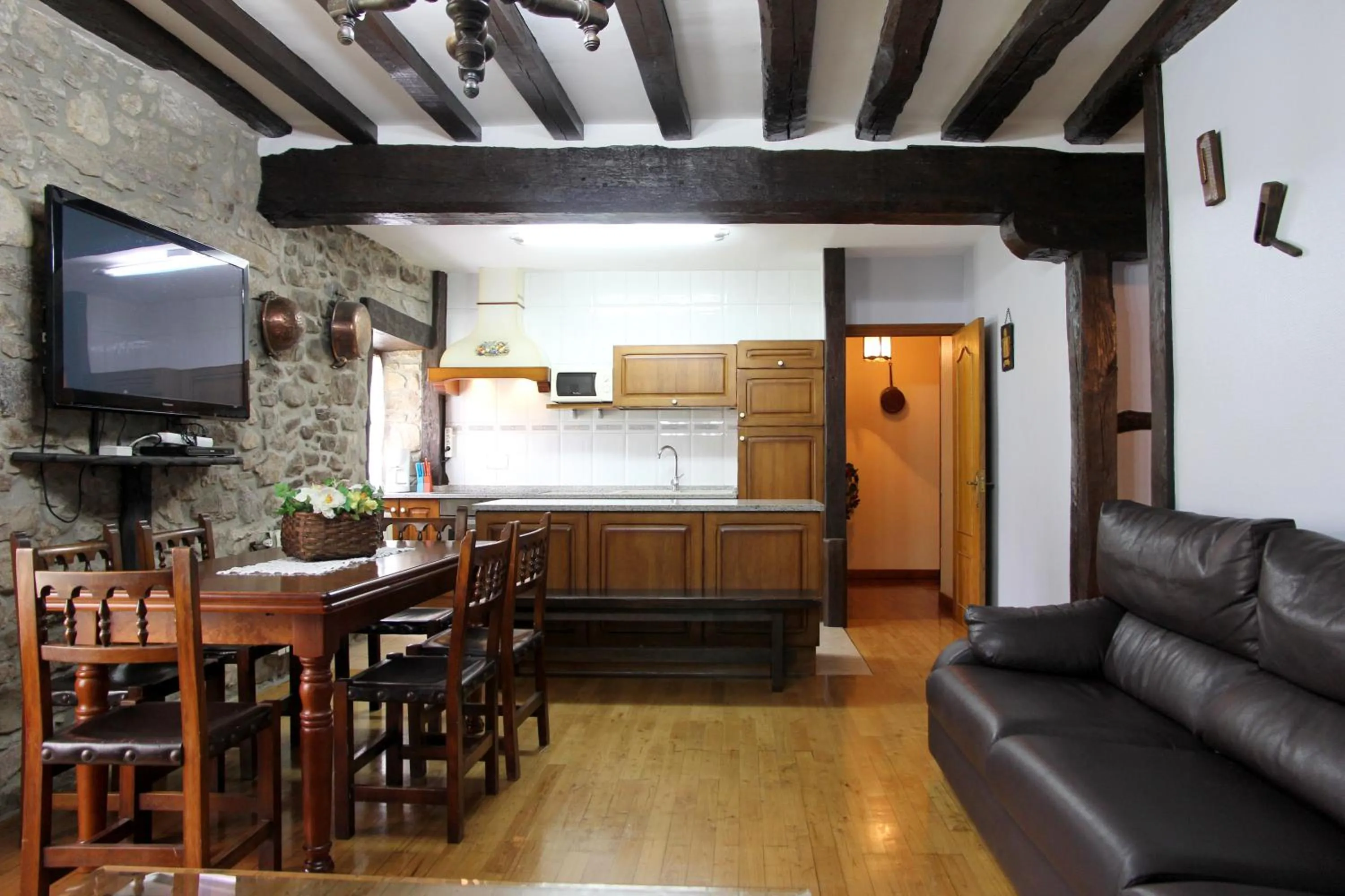 Communal lounge/ TV room in Casa Rural Iratxeko-Berea