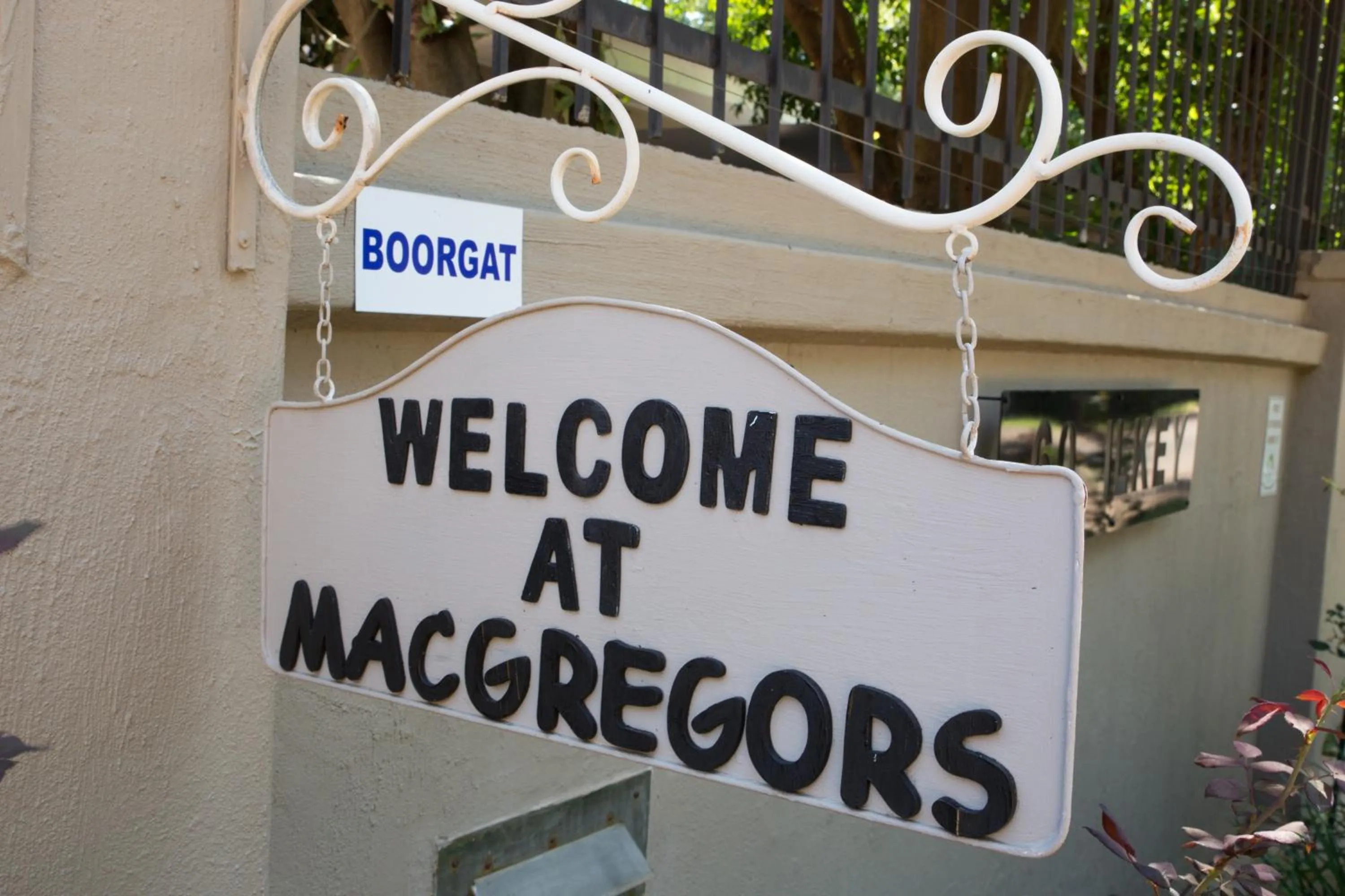 Logo/Certificate/Sign in MacGregors Guest House