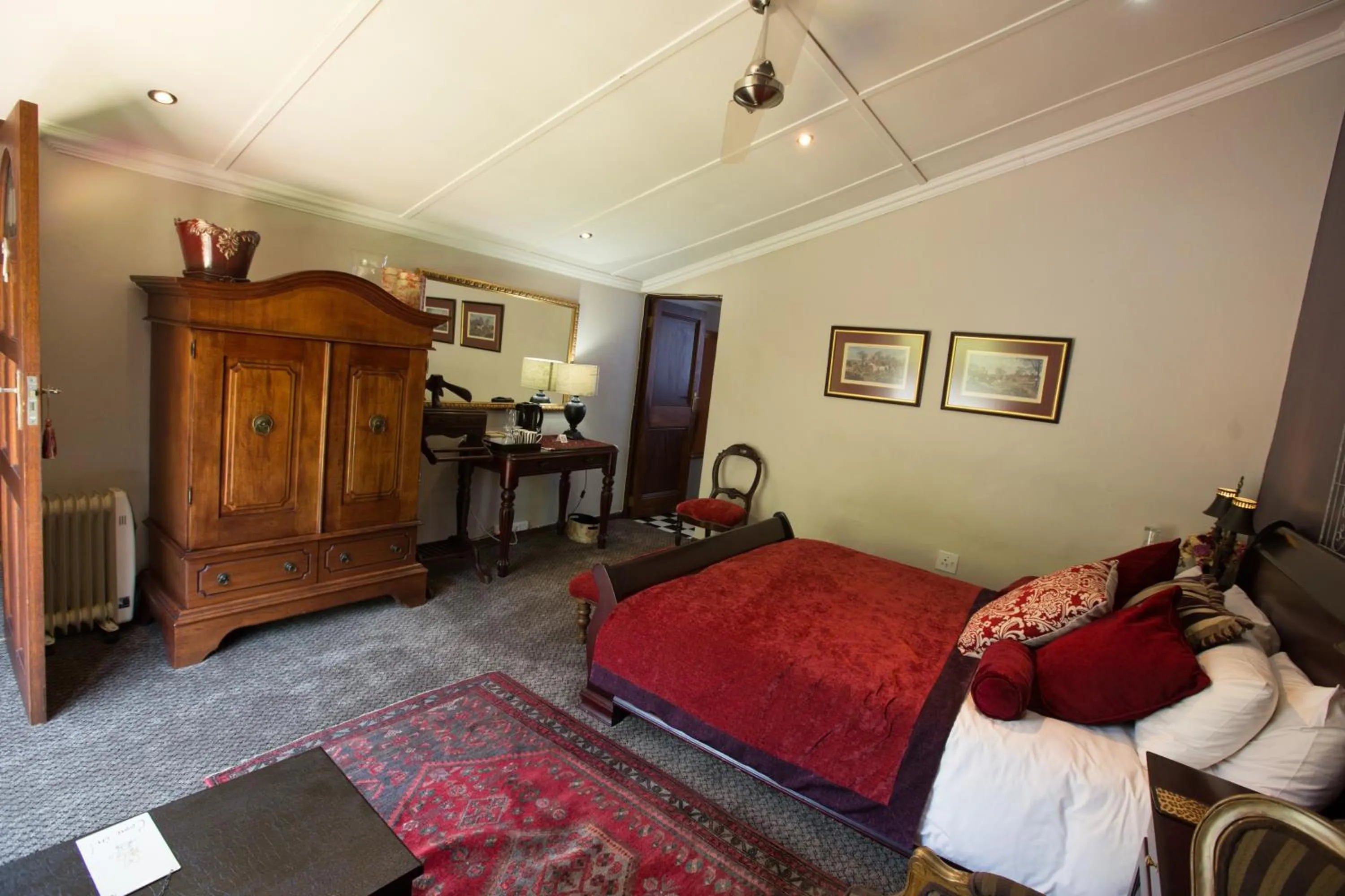 Photo of the whole room, Bed in MacGregors Guest House