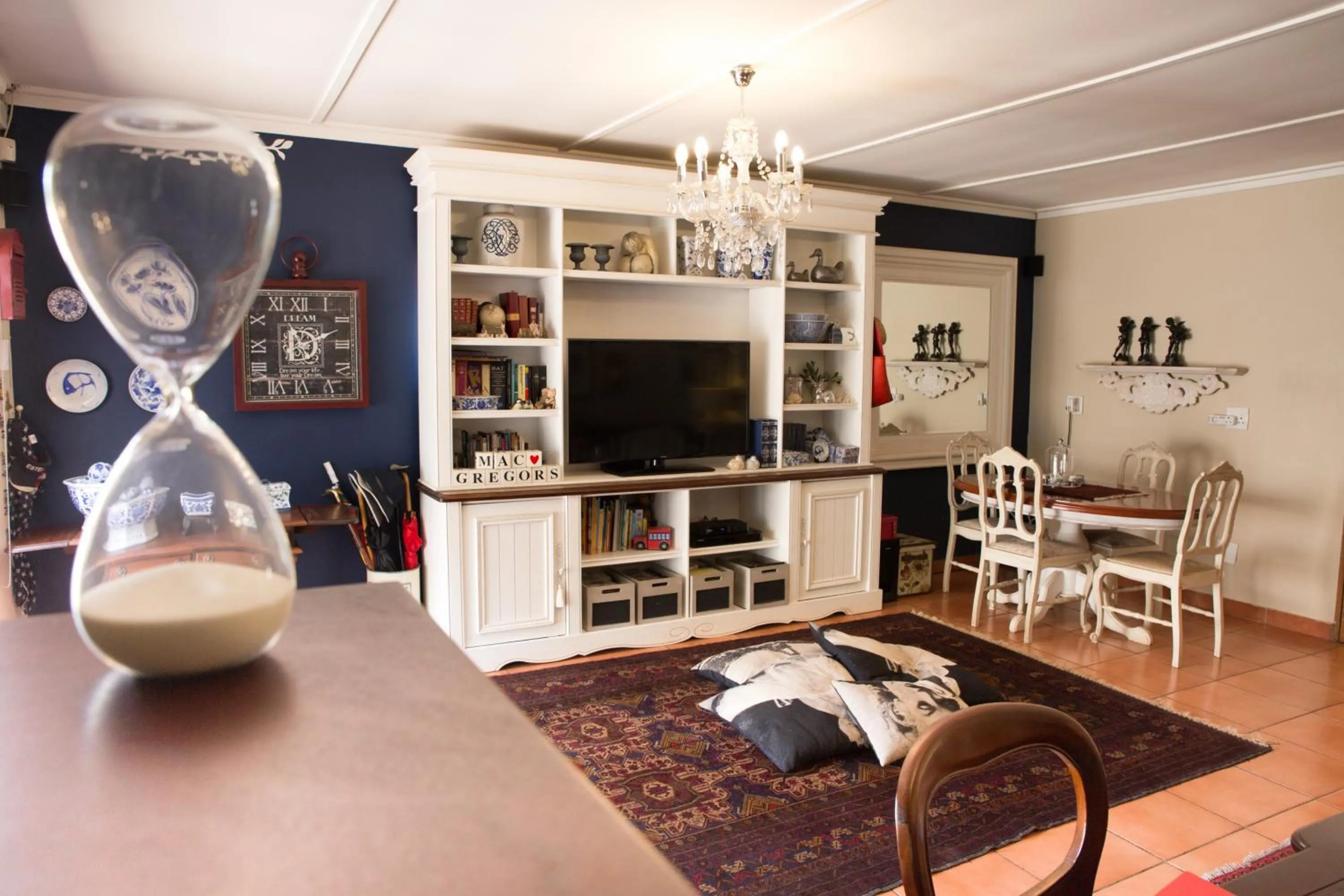 Living room in MacGregors Guest House