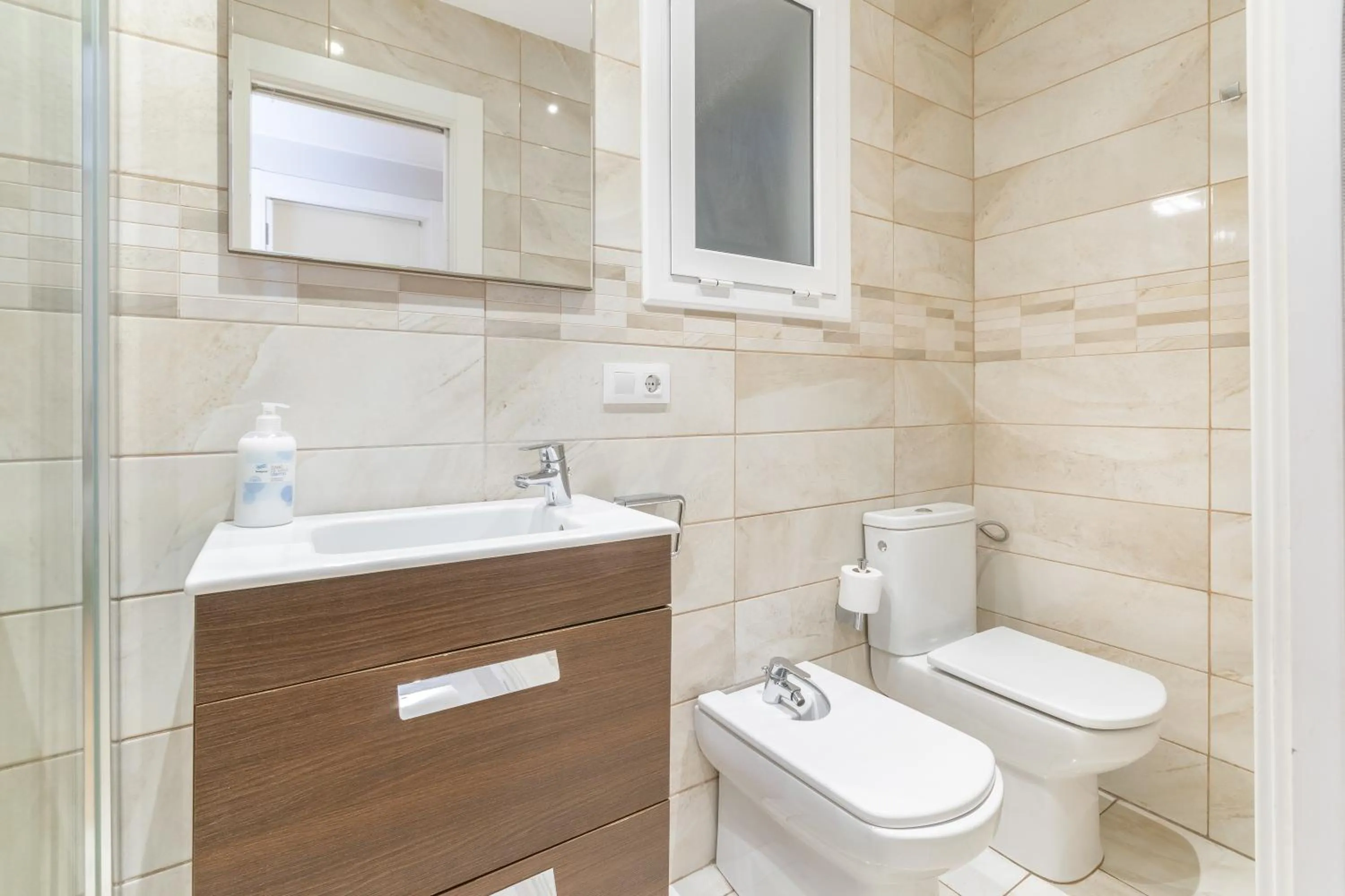 Bathroom in Elegance Barcelona Rentals