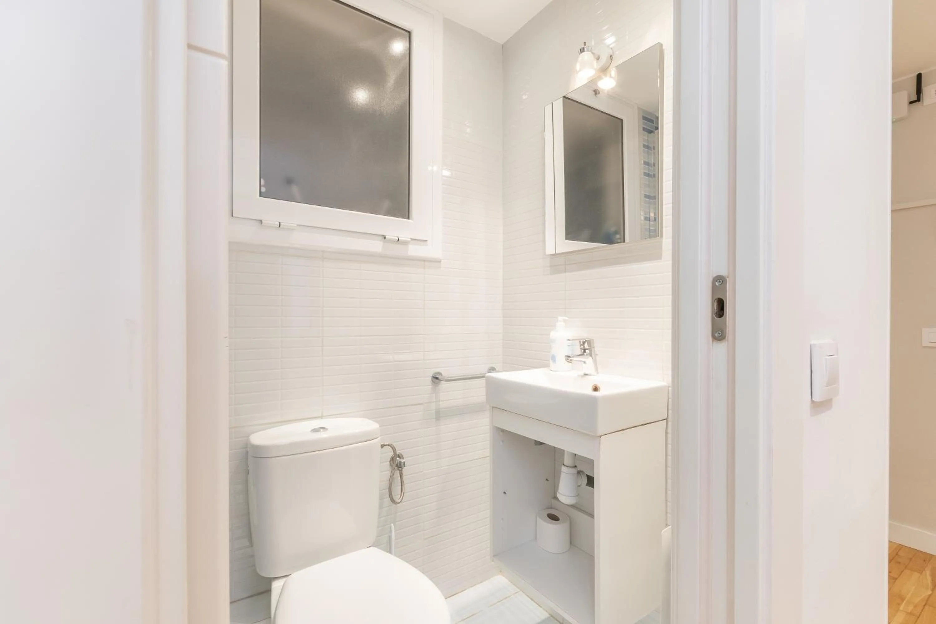 Bathroom in Elegance Barcelona Rentals