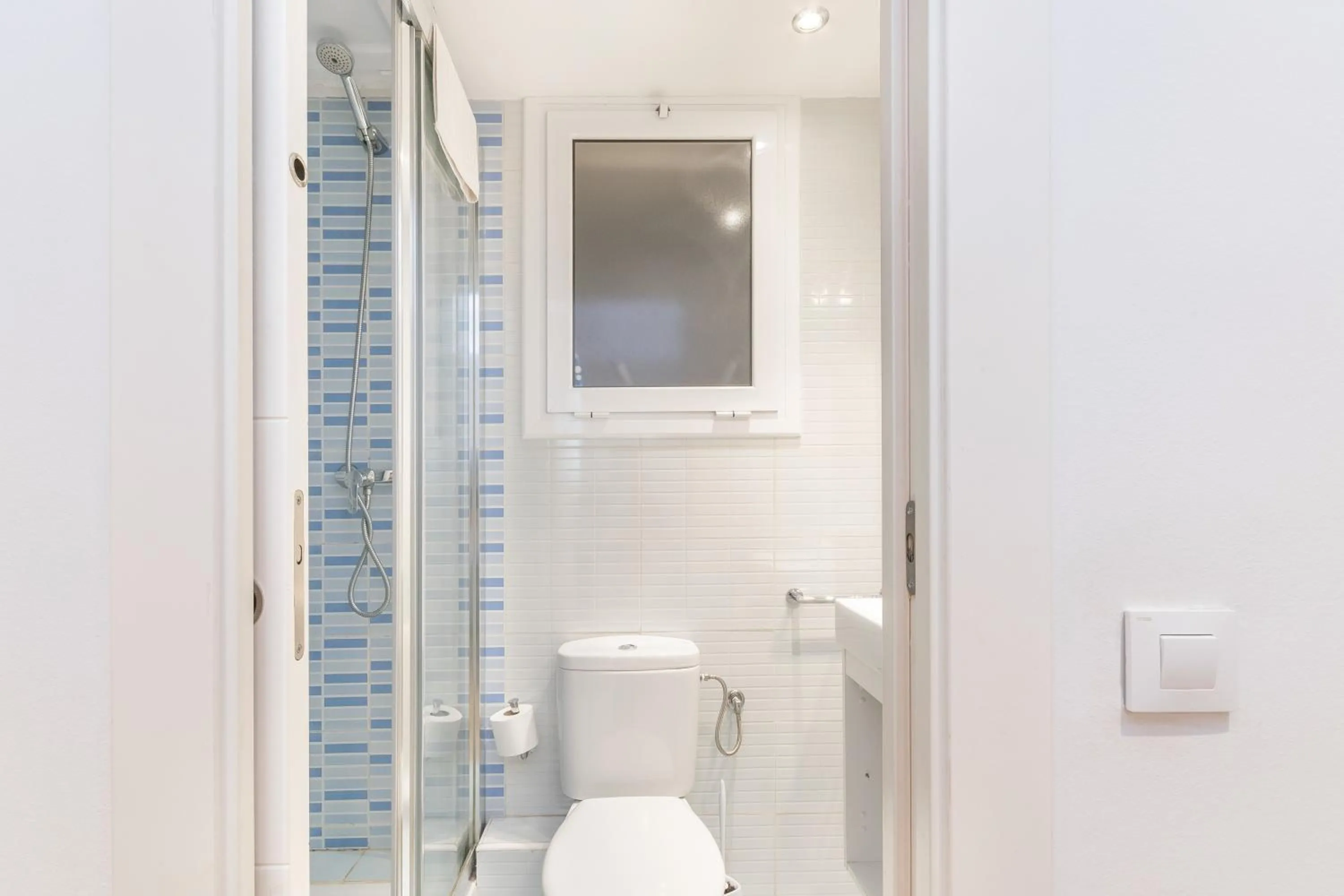 Bathroom in Elegance Barcelona Rentals