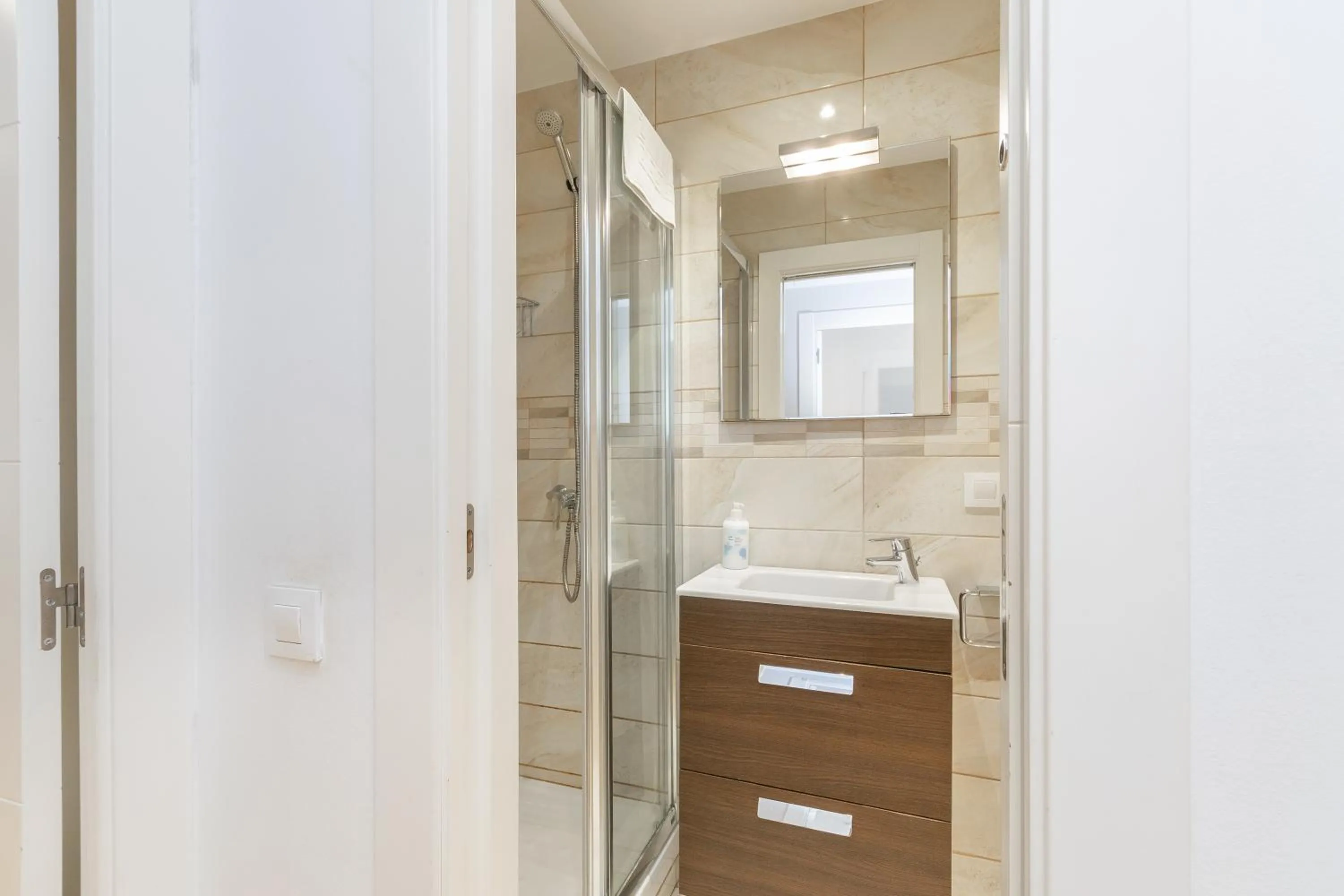 Bathroom in Elegance Barcelona Rentals