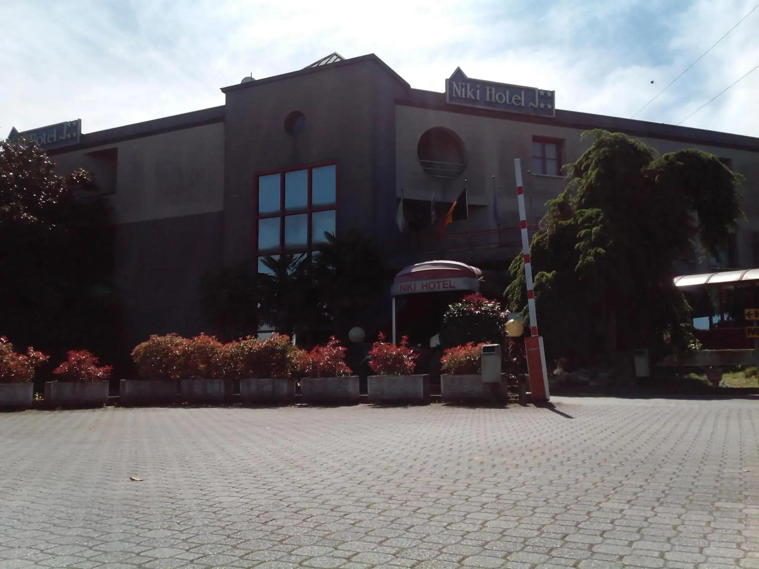 Facade/entrance in Hotel Niki Facade/entrance in Hotel Niki