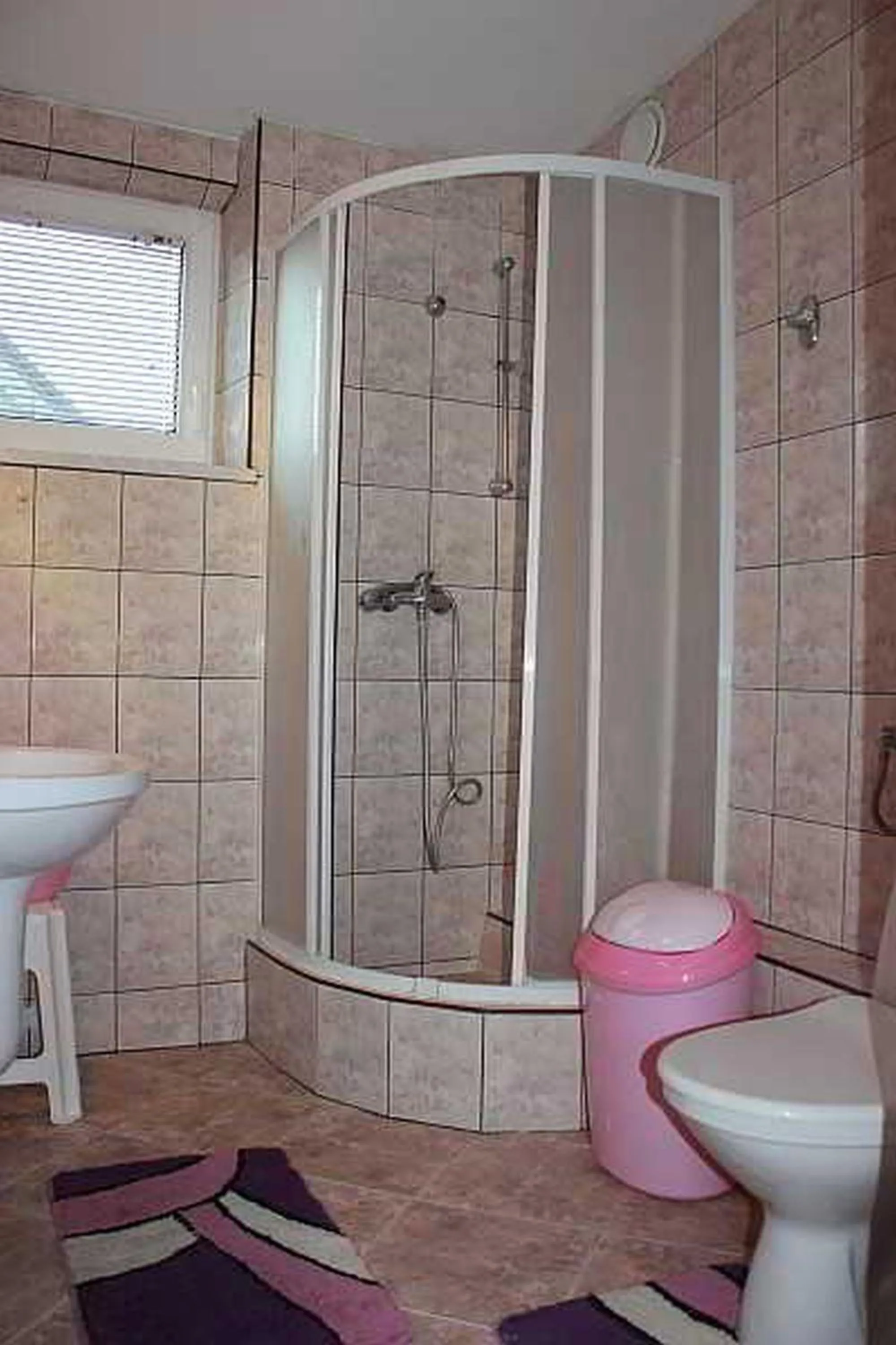Shower in Domki ogrzewane Sokół