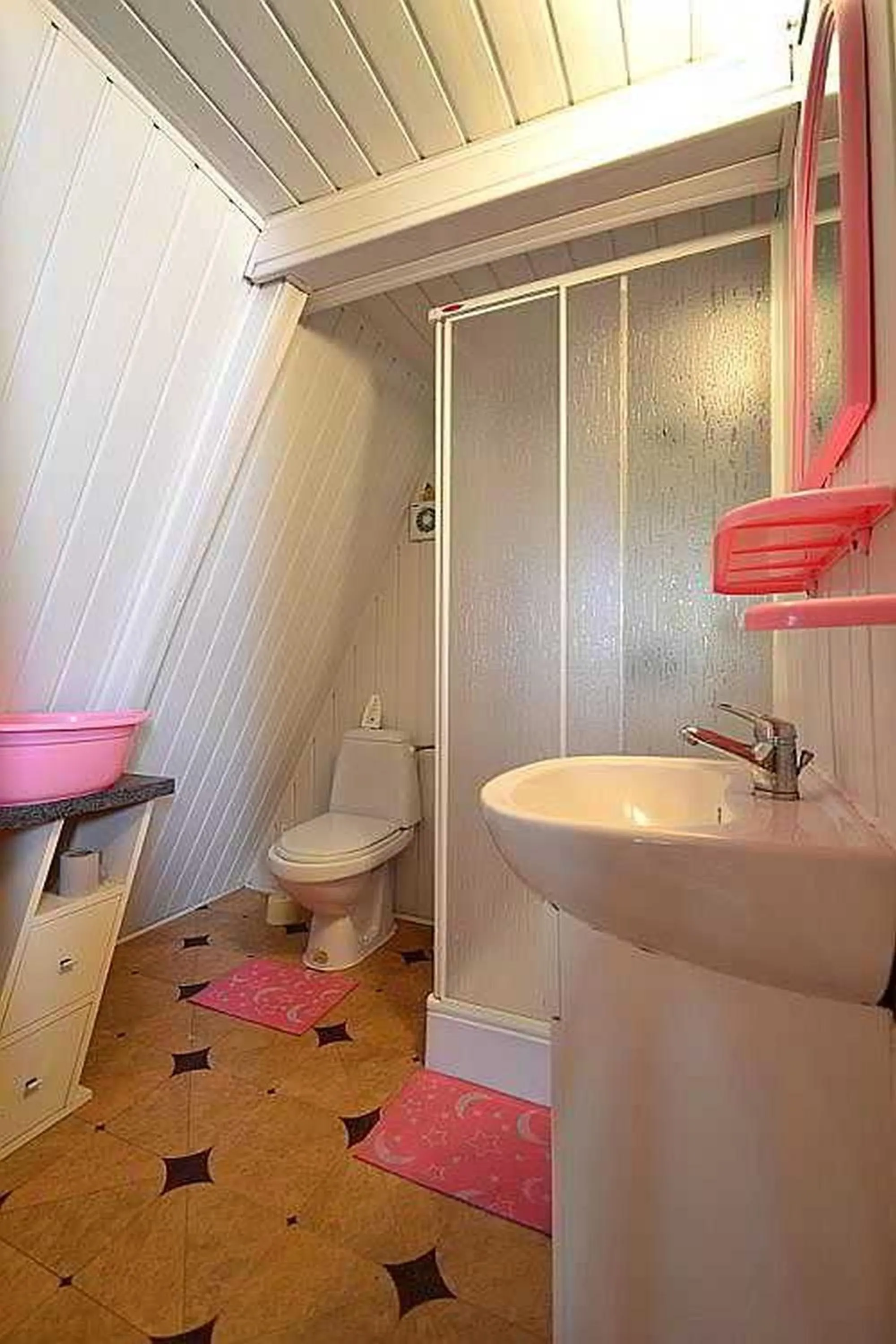 Shower in Domki ogrzewane Sokół