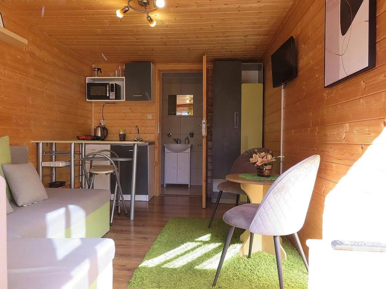 Communal lounge/ TV room in Domki ogrzewane Sokół