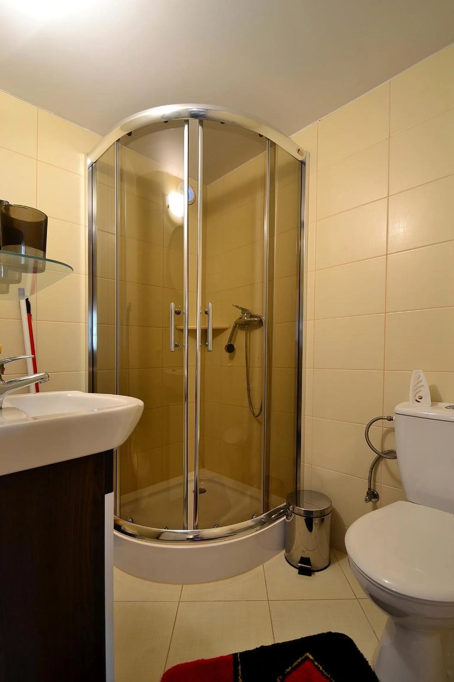 Shower in Domki ogrzewane Sokół