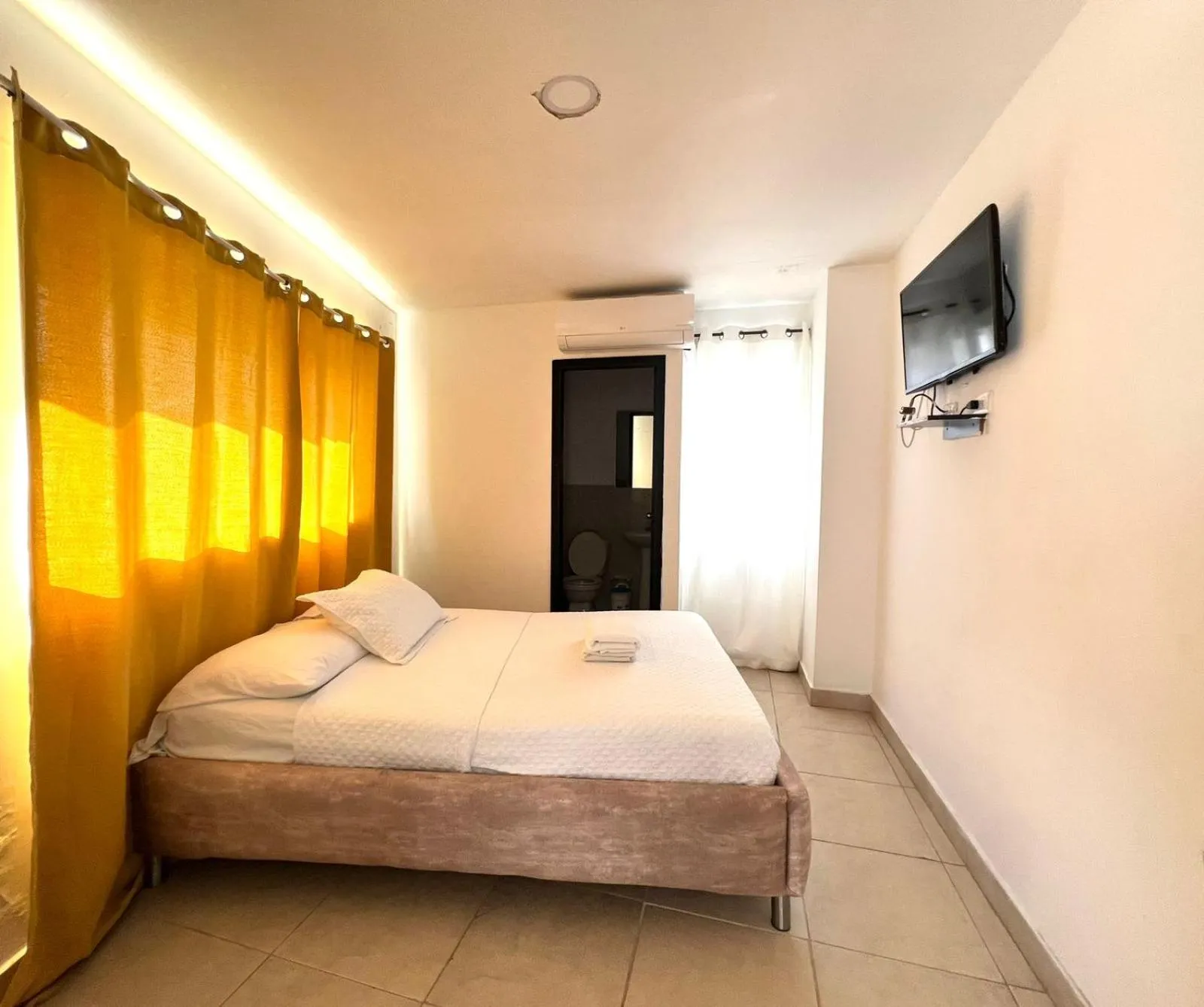 Bedroom, Bed in Caribbean Island Hotel