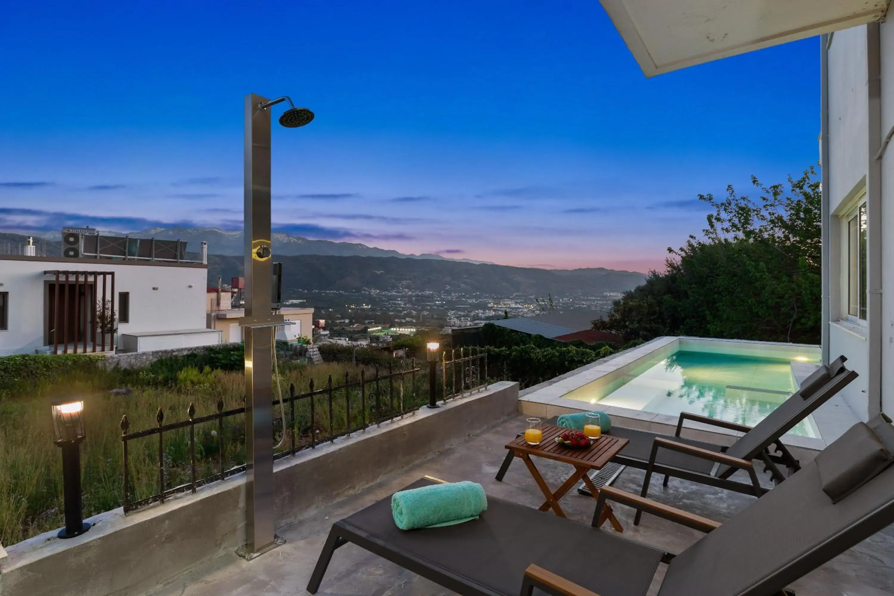 SeaviewHeaven - Private pool - Overlooking Chania SeaviewHeaven - Private pool - Overlooking Chania