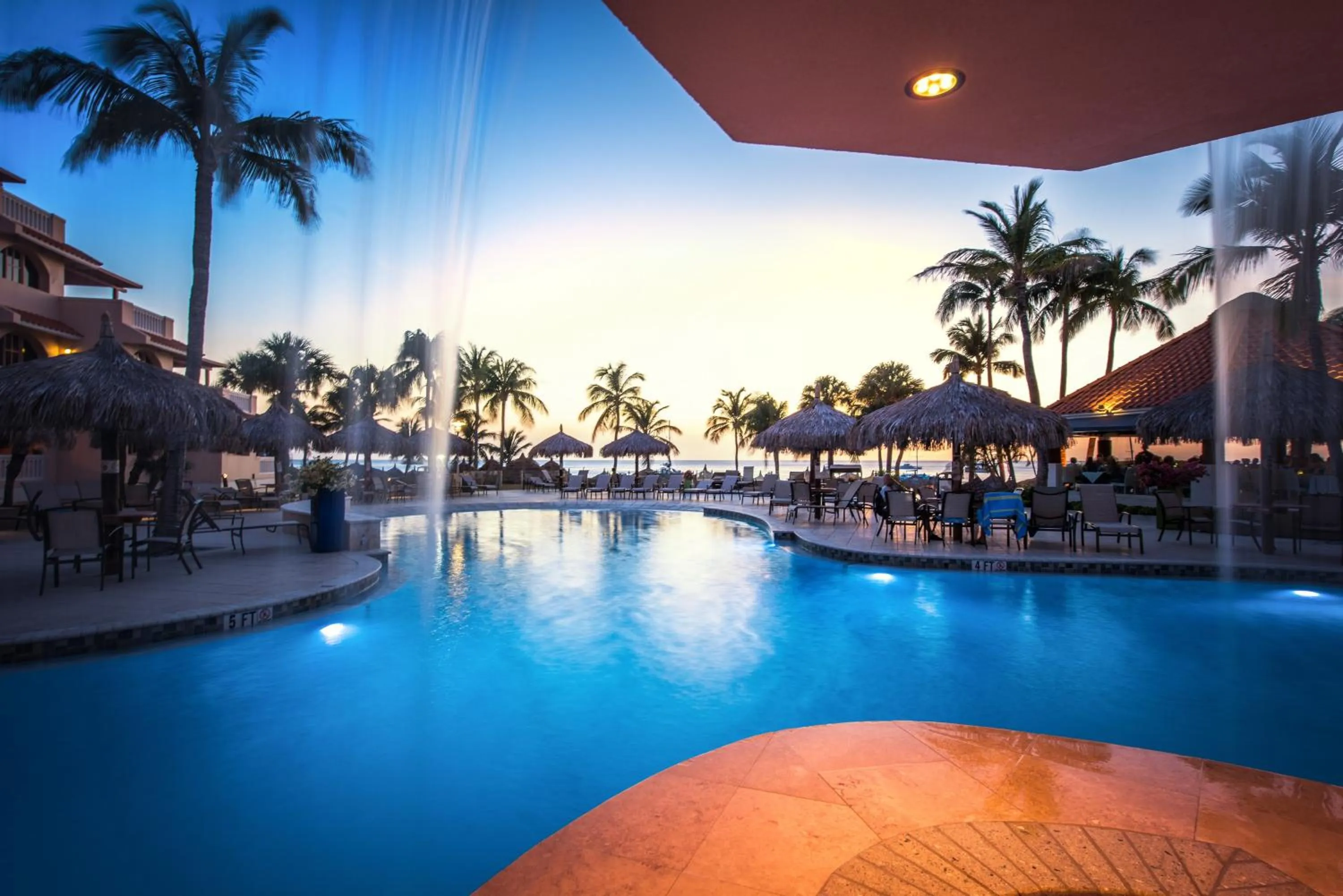 Swimming pool in Playa Linda Beach Resort