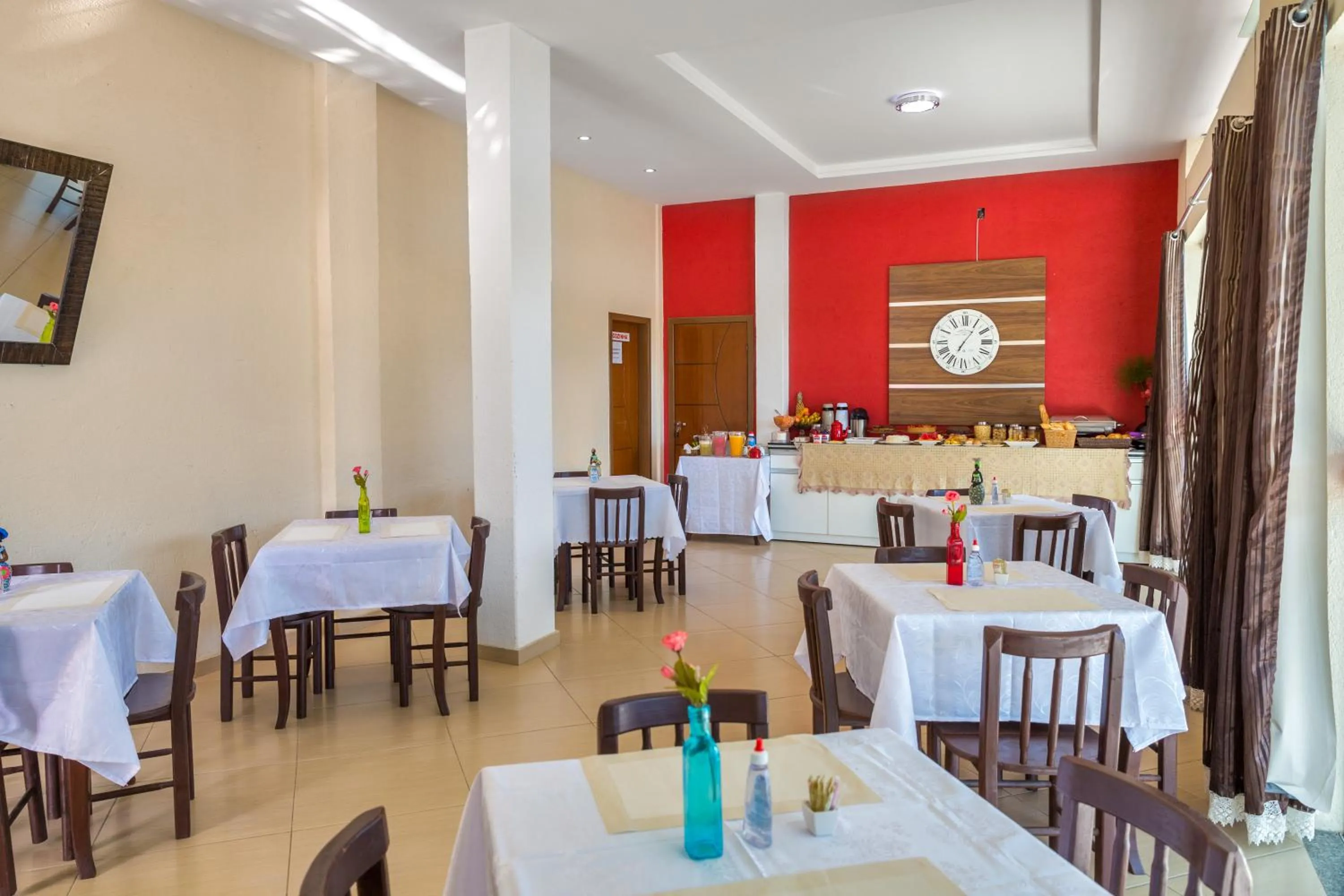 Restaurant/places to eat in Hotel Imperial