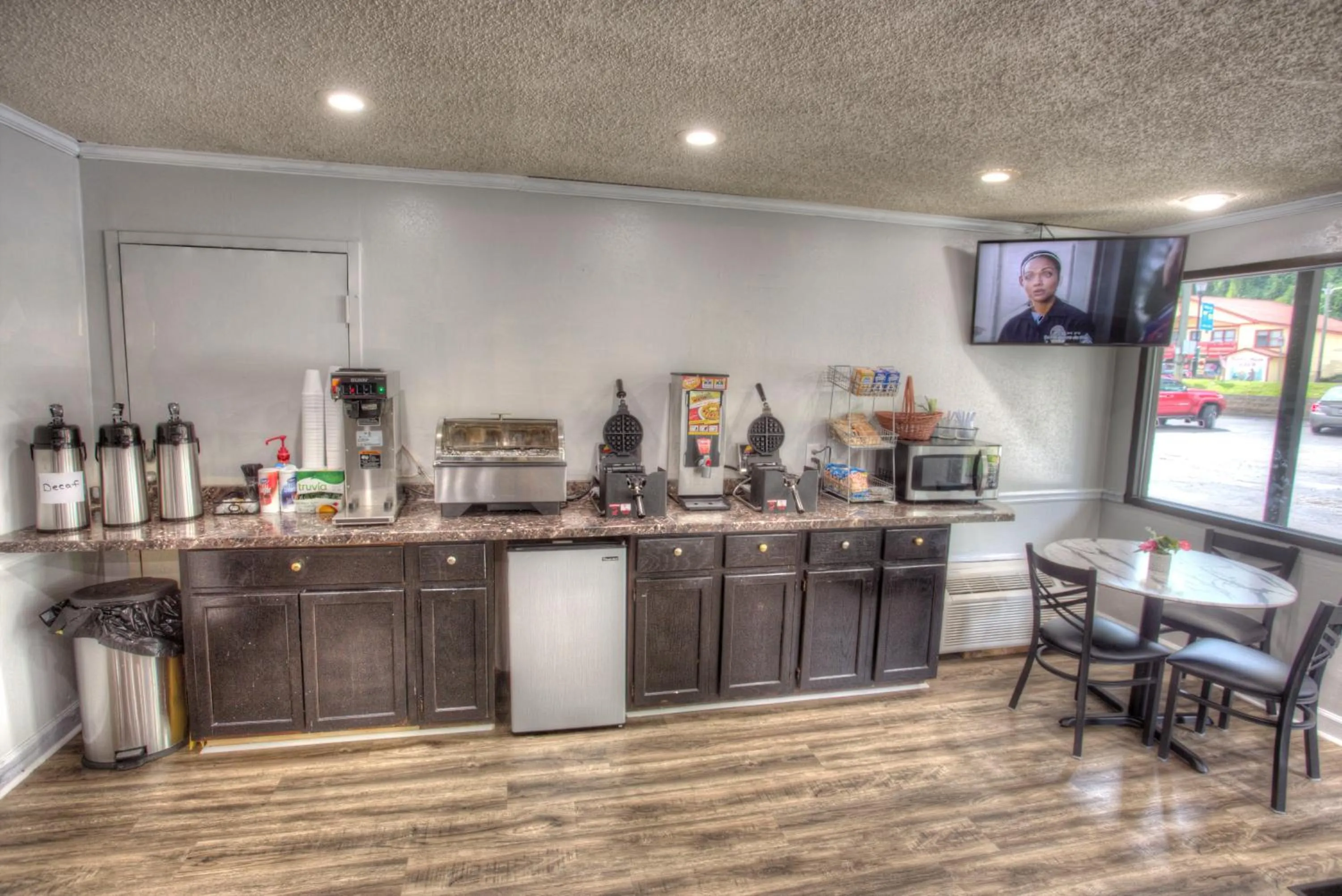 Coffee/tea facilities in Amerivu Inn & Suites - Helen - Downtown