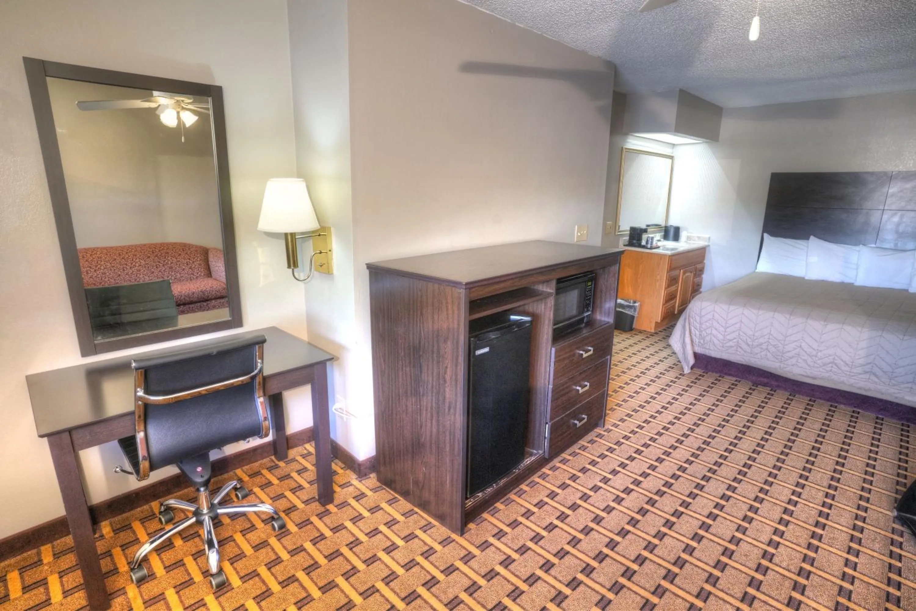 Photo of the whole room, Bed in Amerivu Inn & Suites - Helen - Downtown