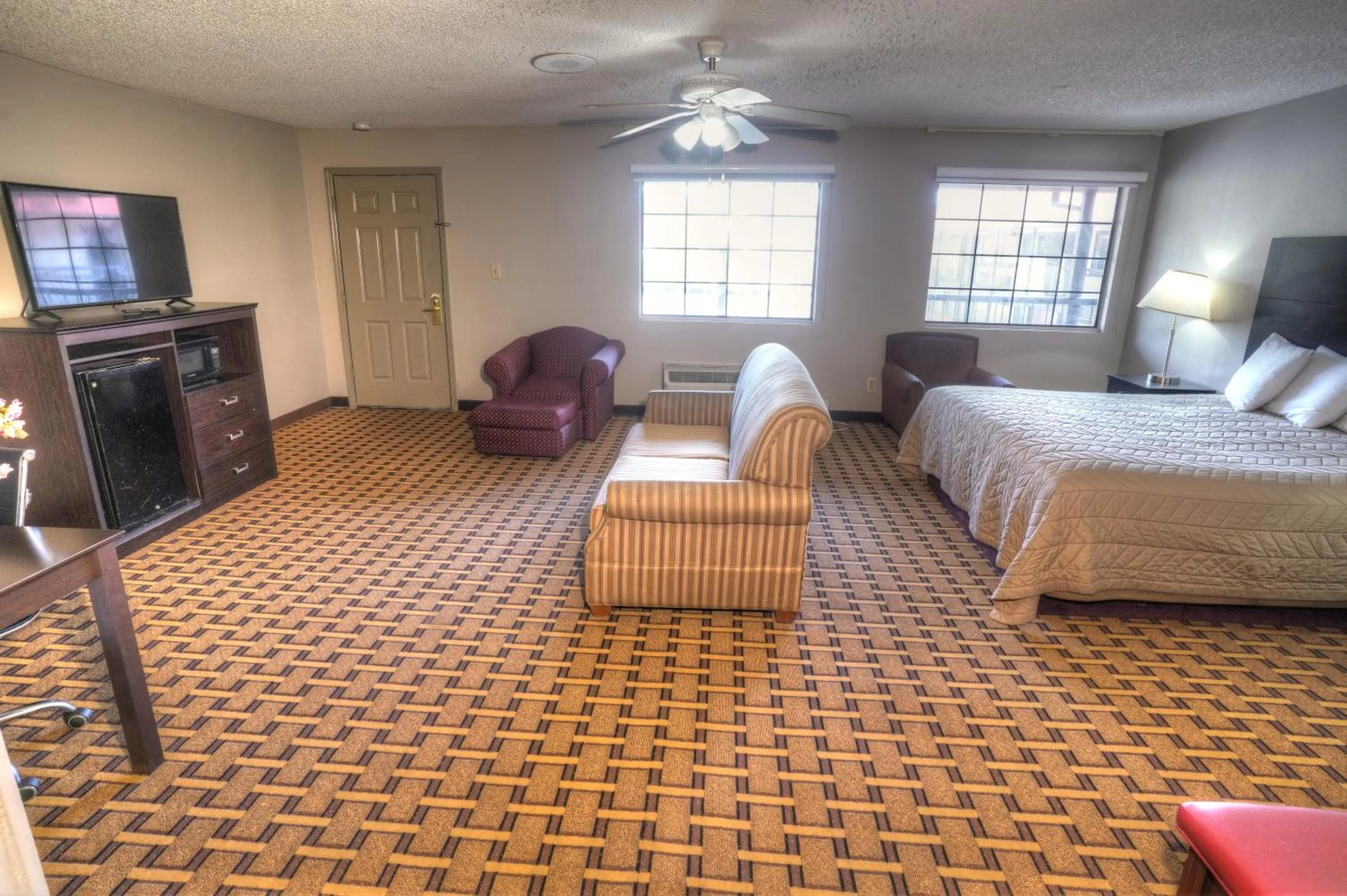 Photo of the whole room, Bed in Amerivu Inn & Suites - Helen - Downtown