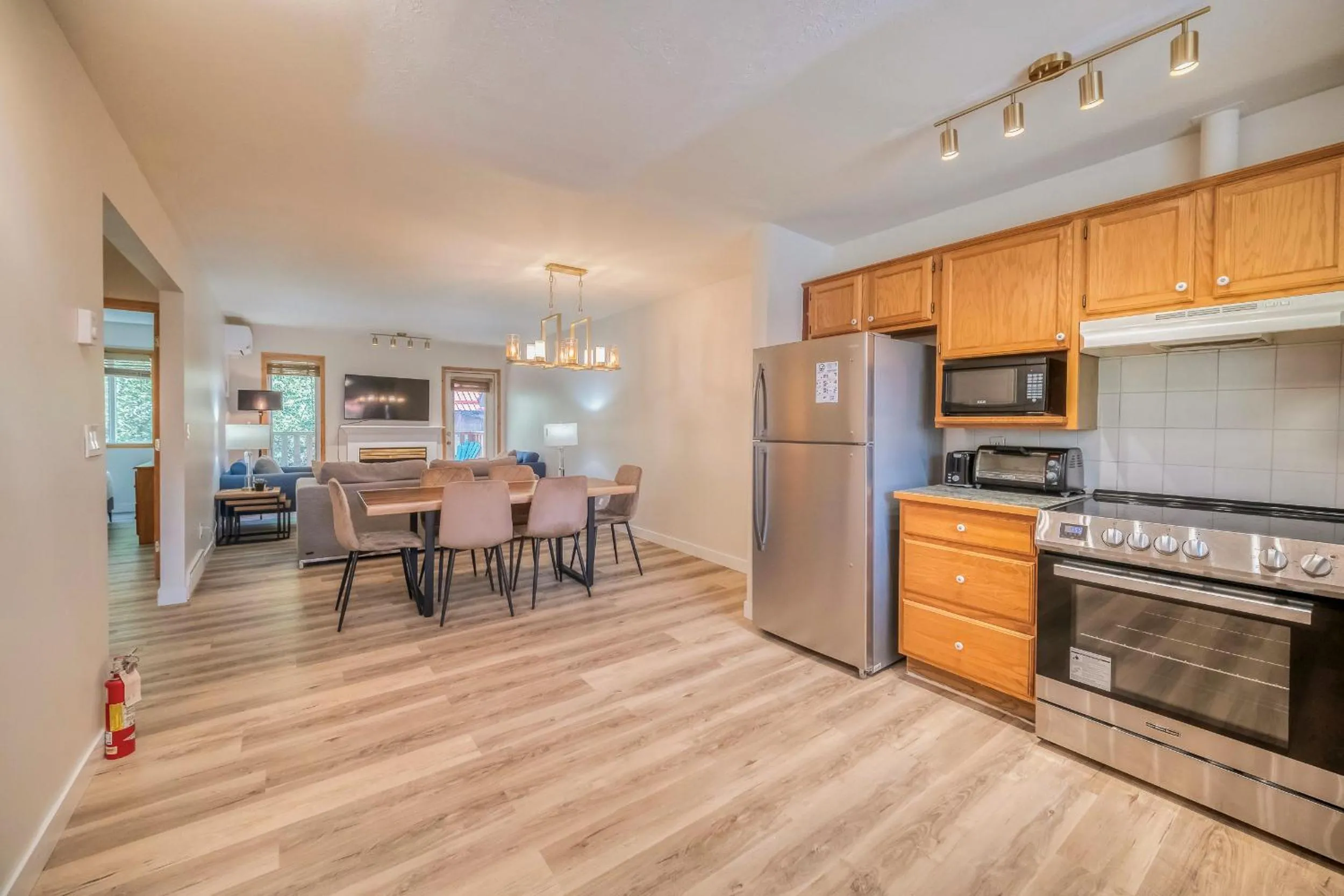Bow Valley Chalets-Entire 2 King Bedrooms townhouse
