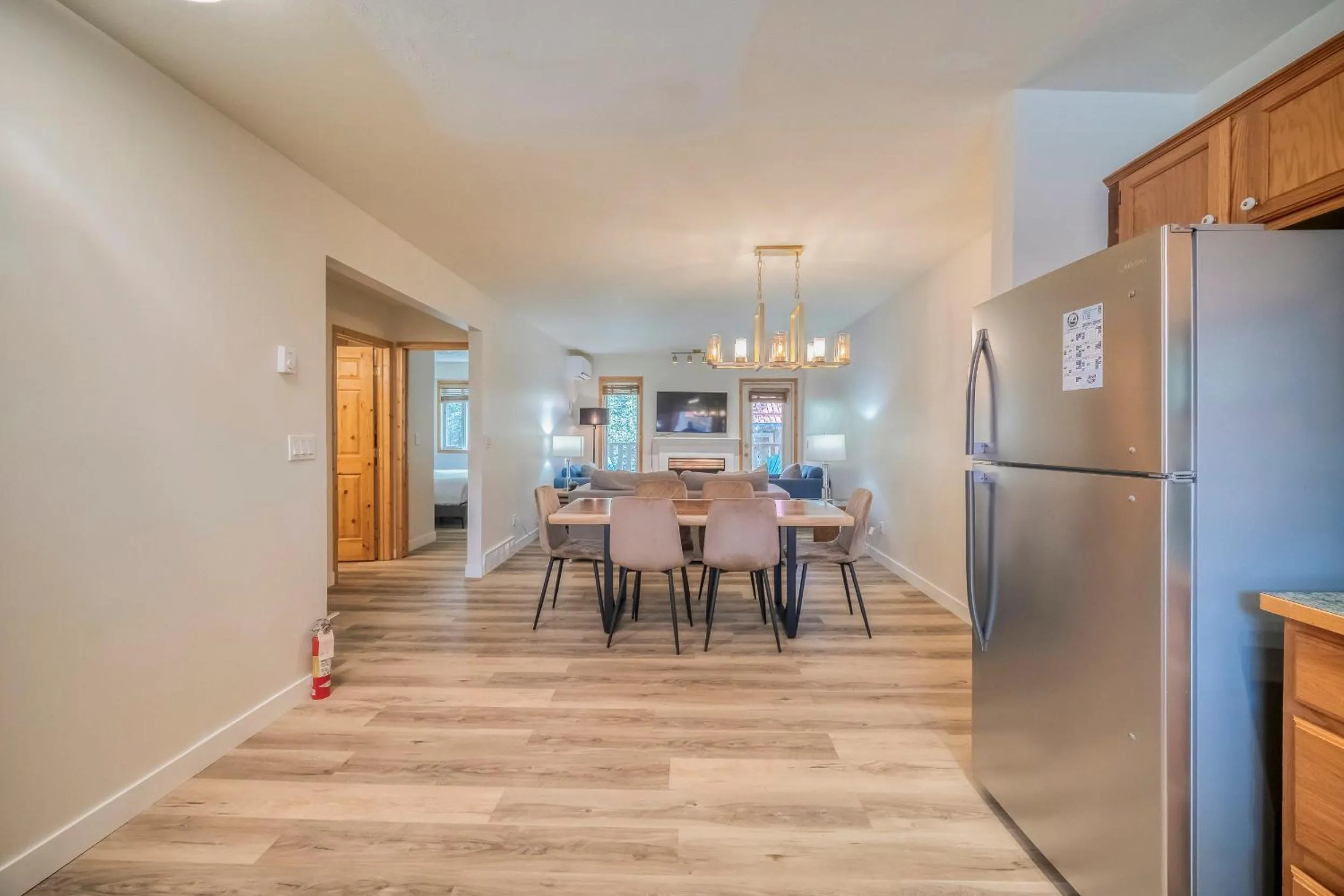 Bow Valley Chalets-Entire 2 King Bedrooms townhouse