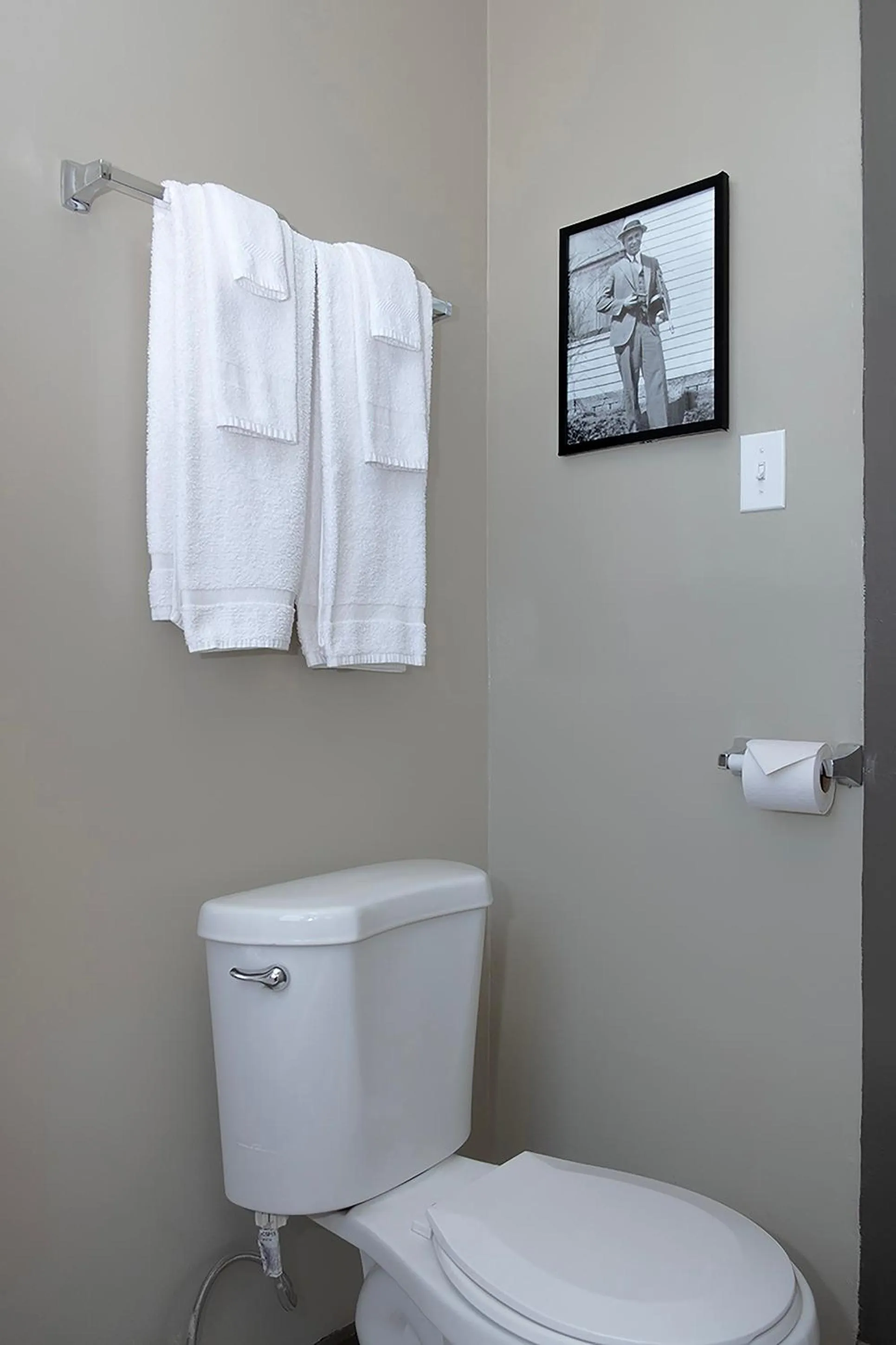 Toilet in Gardner Hotel & Hostel