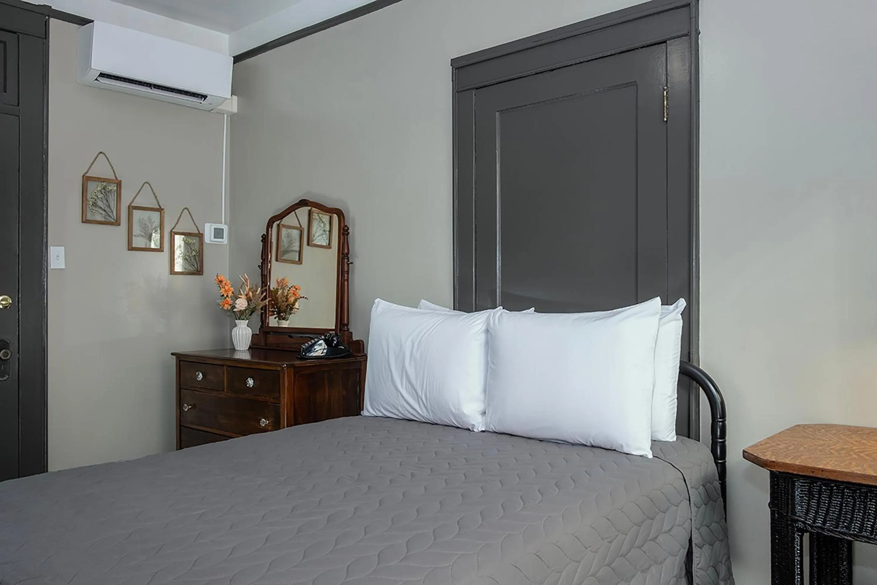 Bed in Gardner Hotel & Hostel