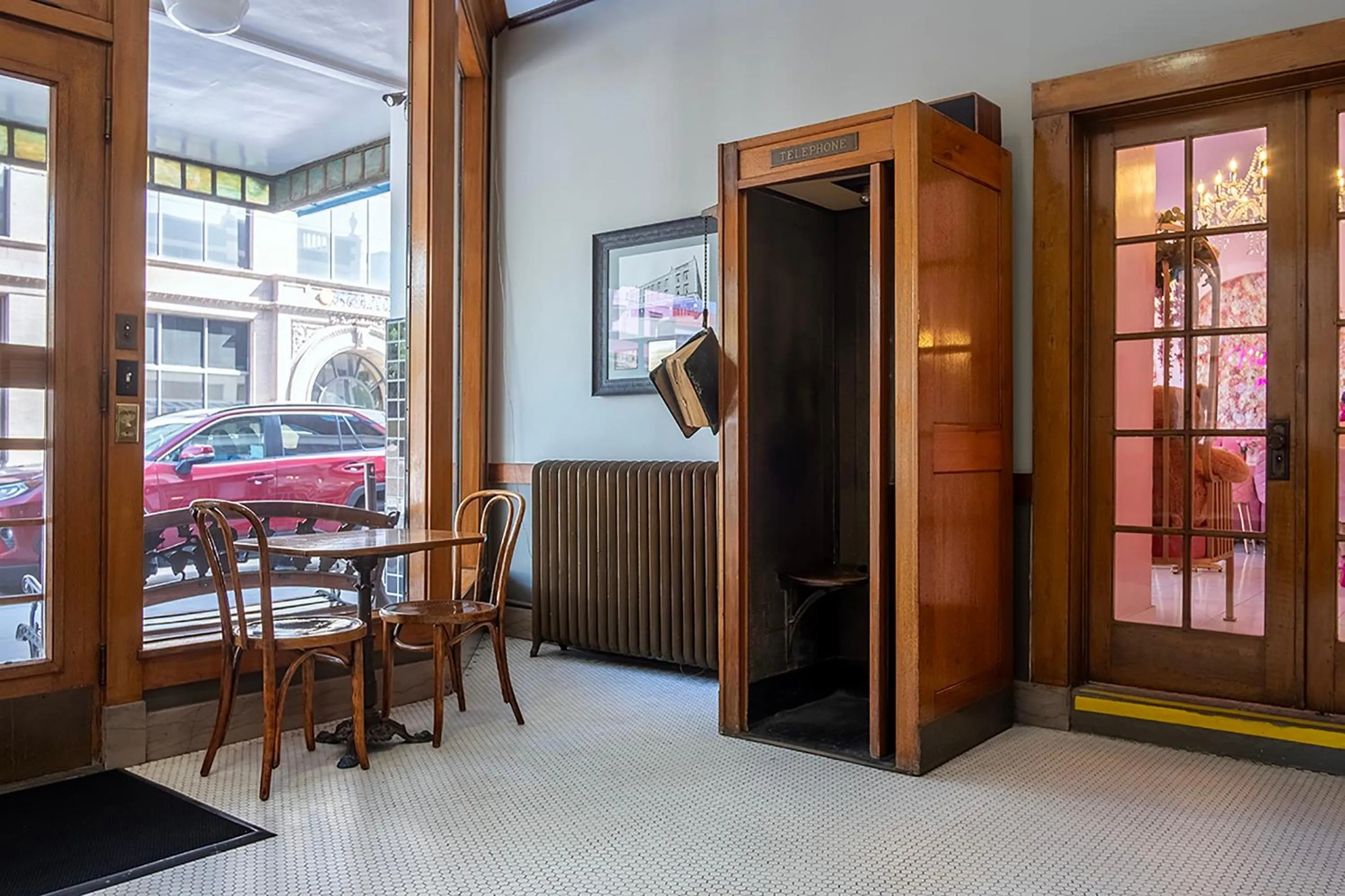 Lobby or reception in Gardner Hotel & Hostel