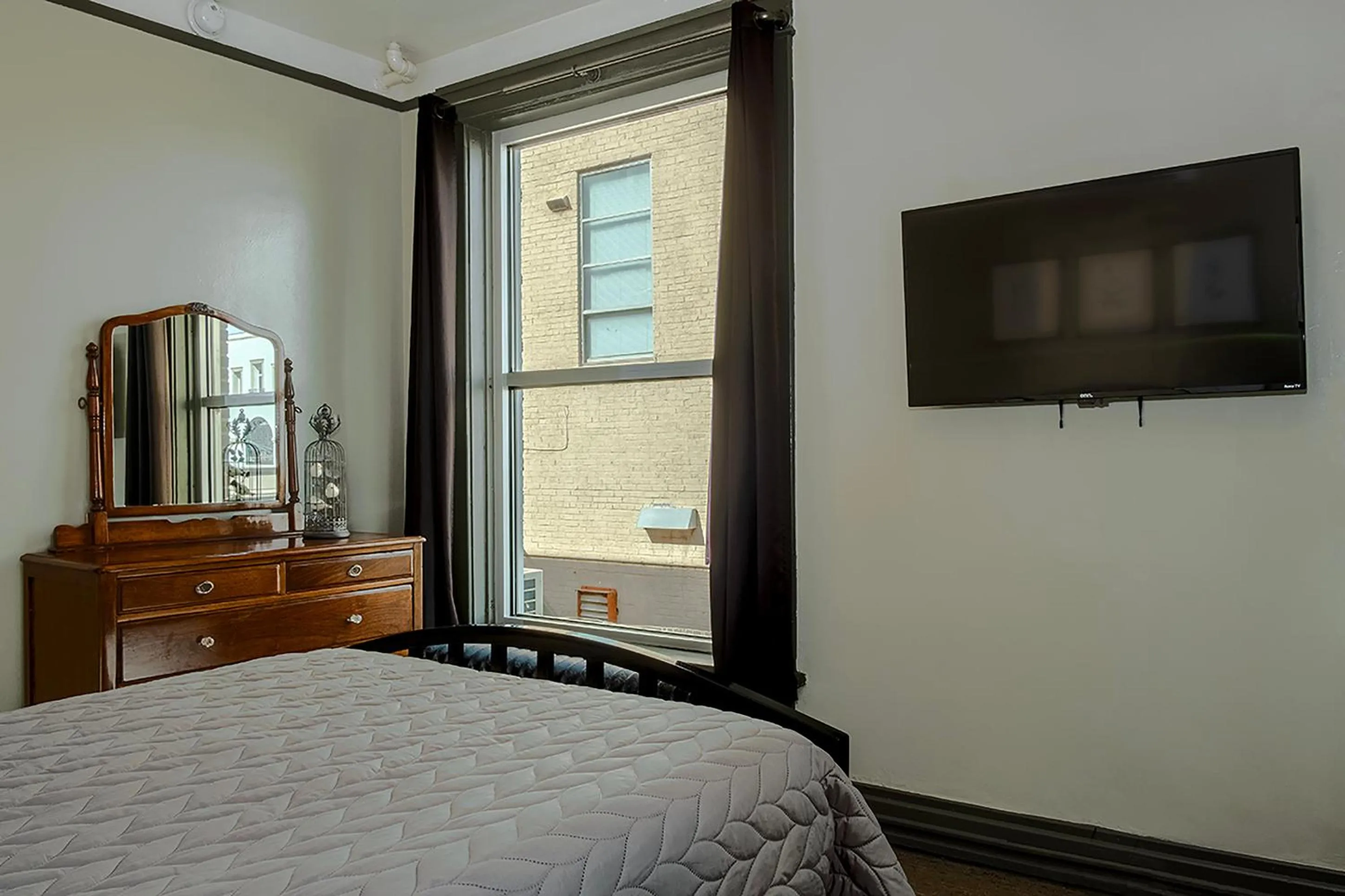 Bed in Gardner Hotel & Hostel