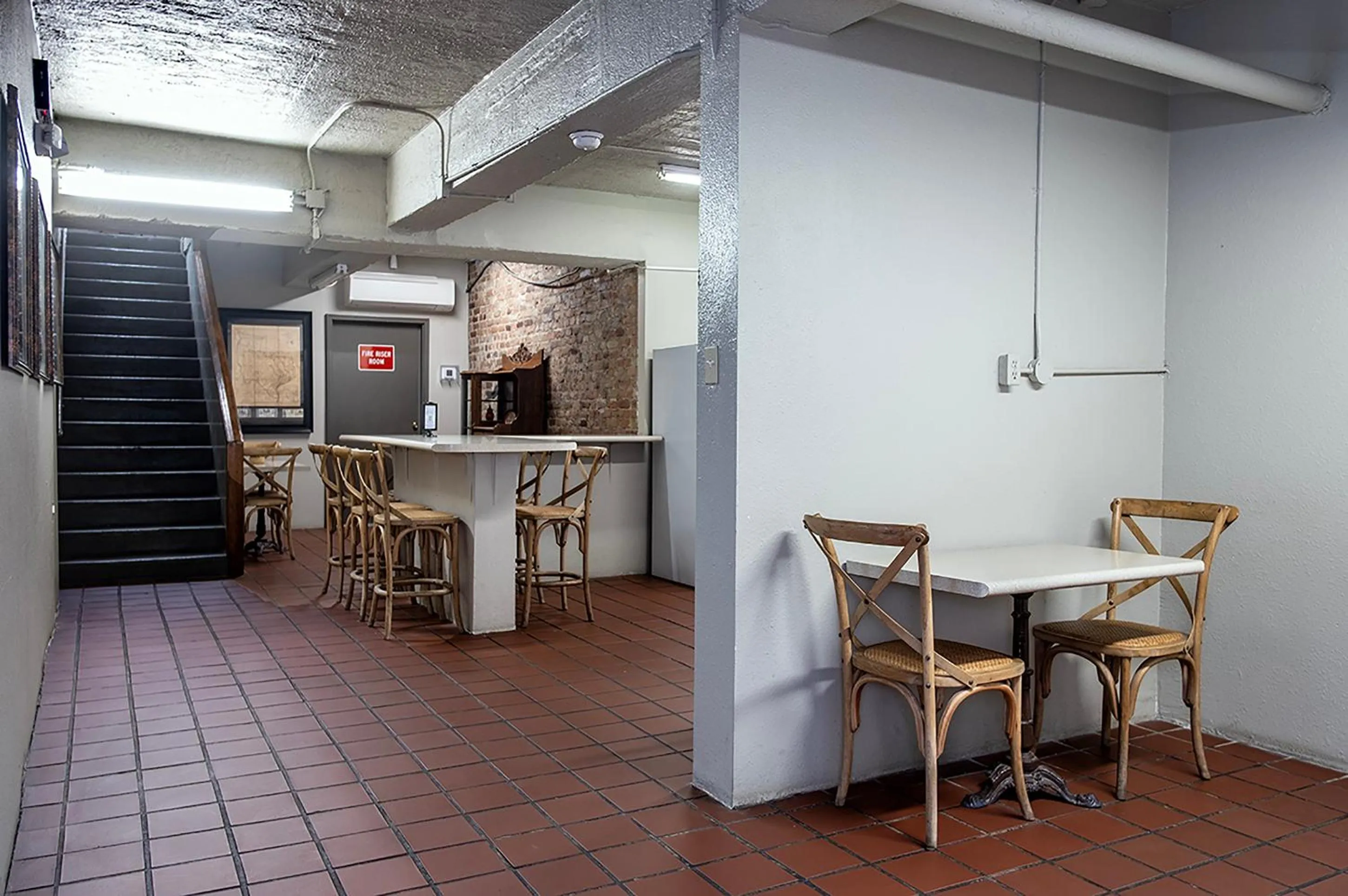 Communal kitchen in Gardner Hotel & Hostel