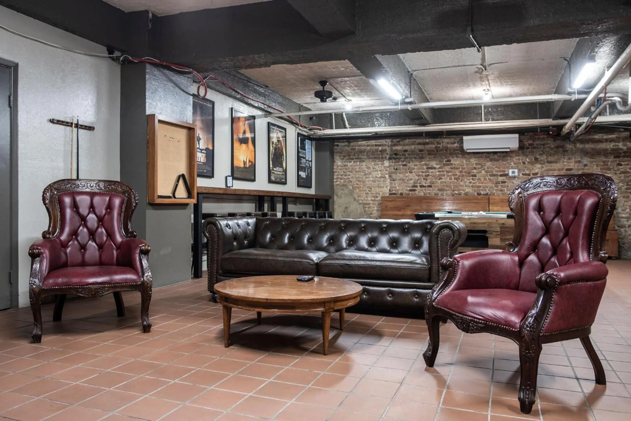 Communal lounge/ TV room in Gardner Hotel & Hostel