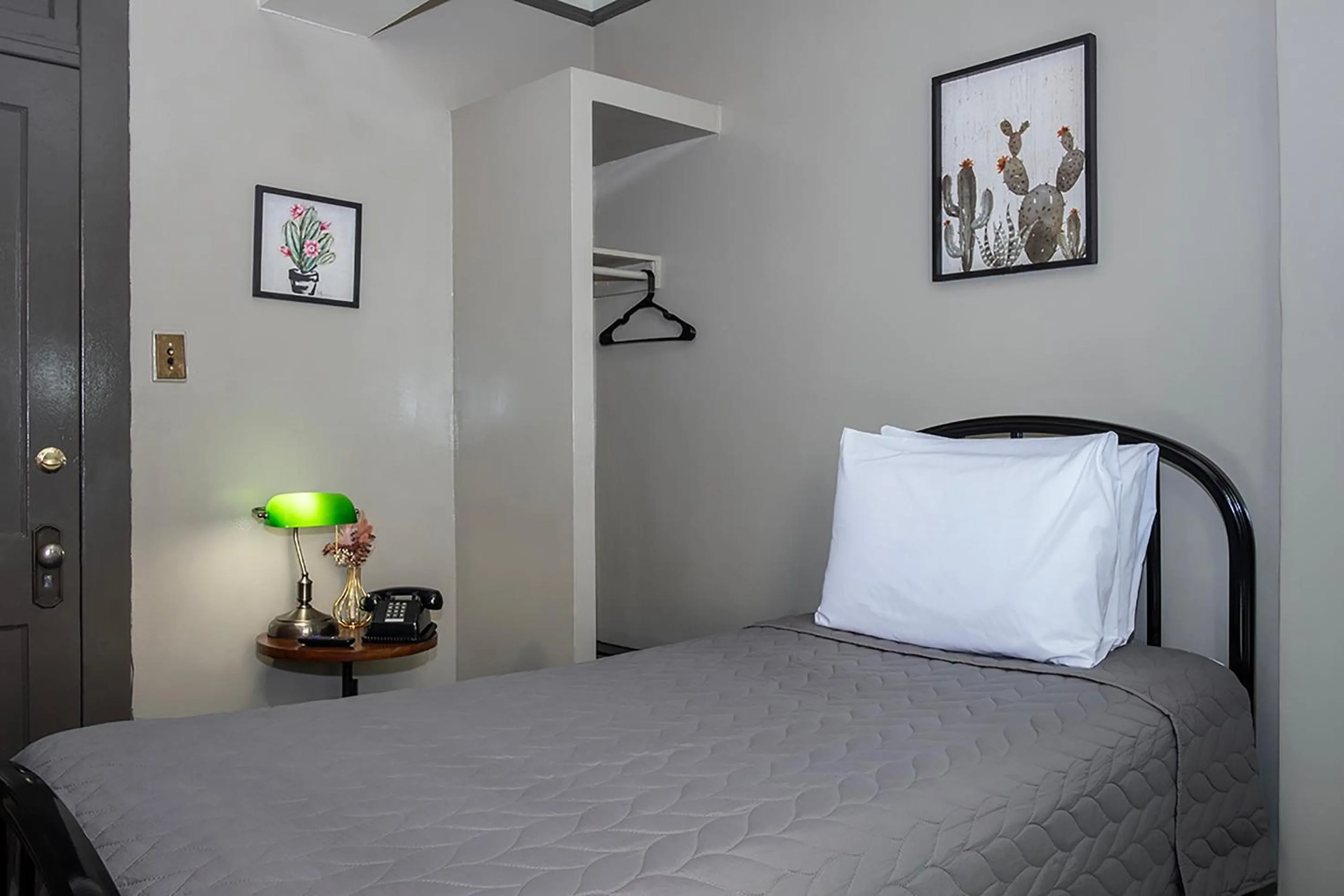 Bed in Gardner Hotel & Hostel