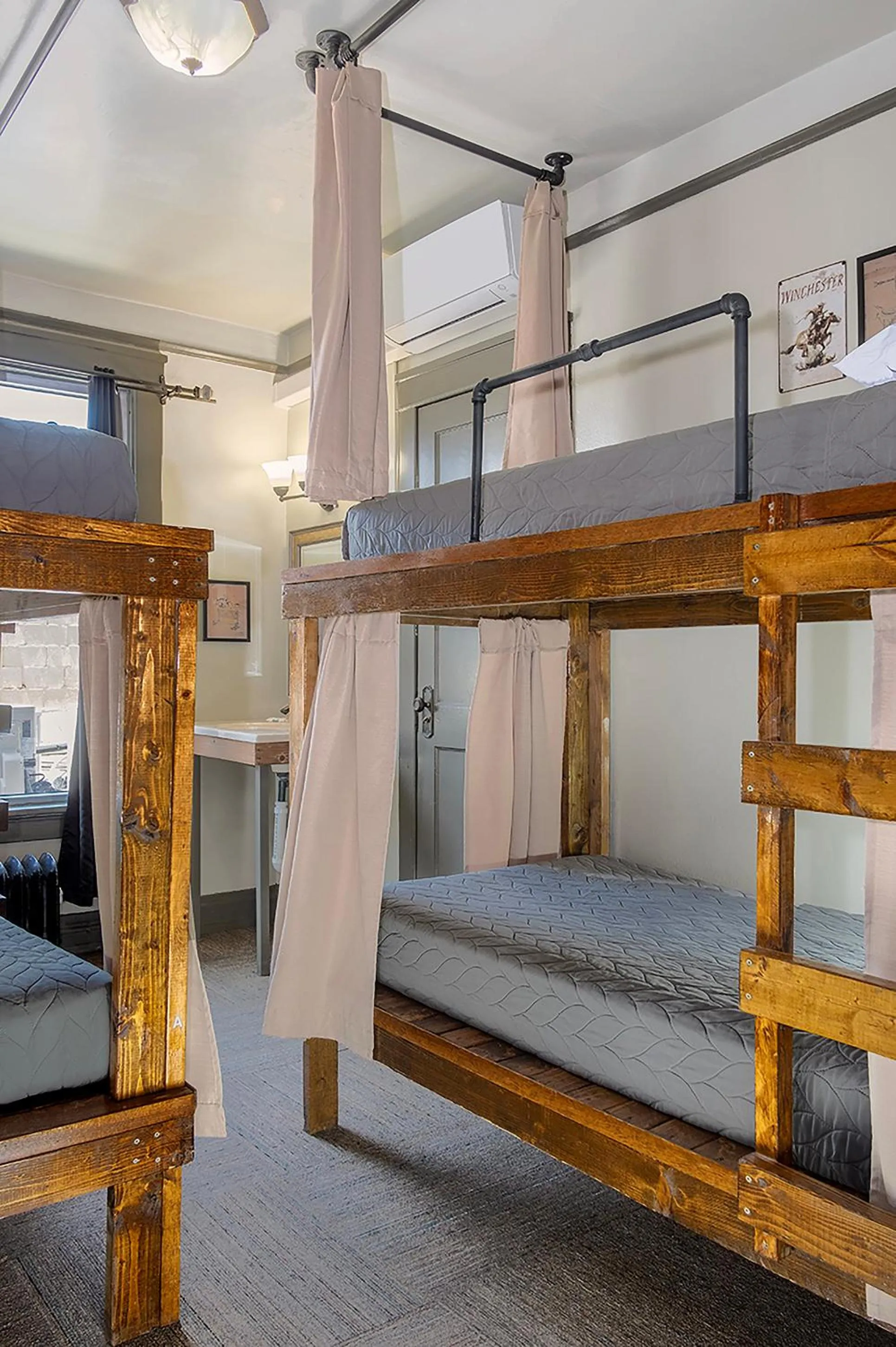 Bed in Gardner Hotel & Hostel