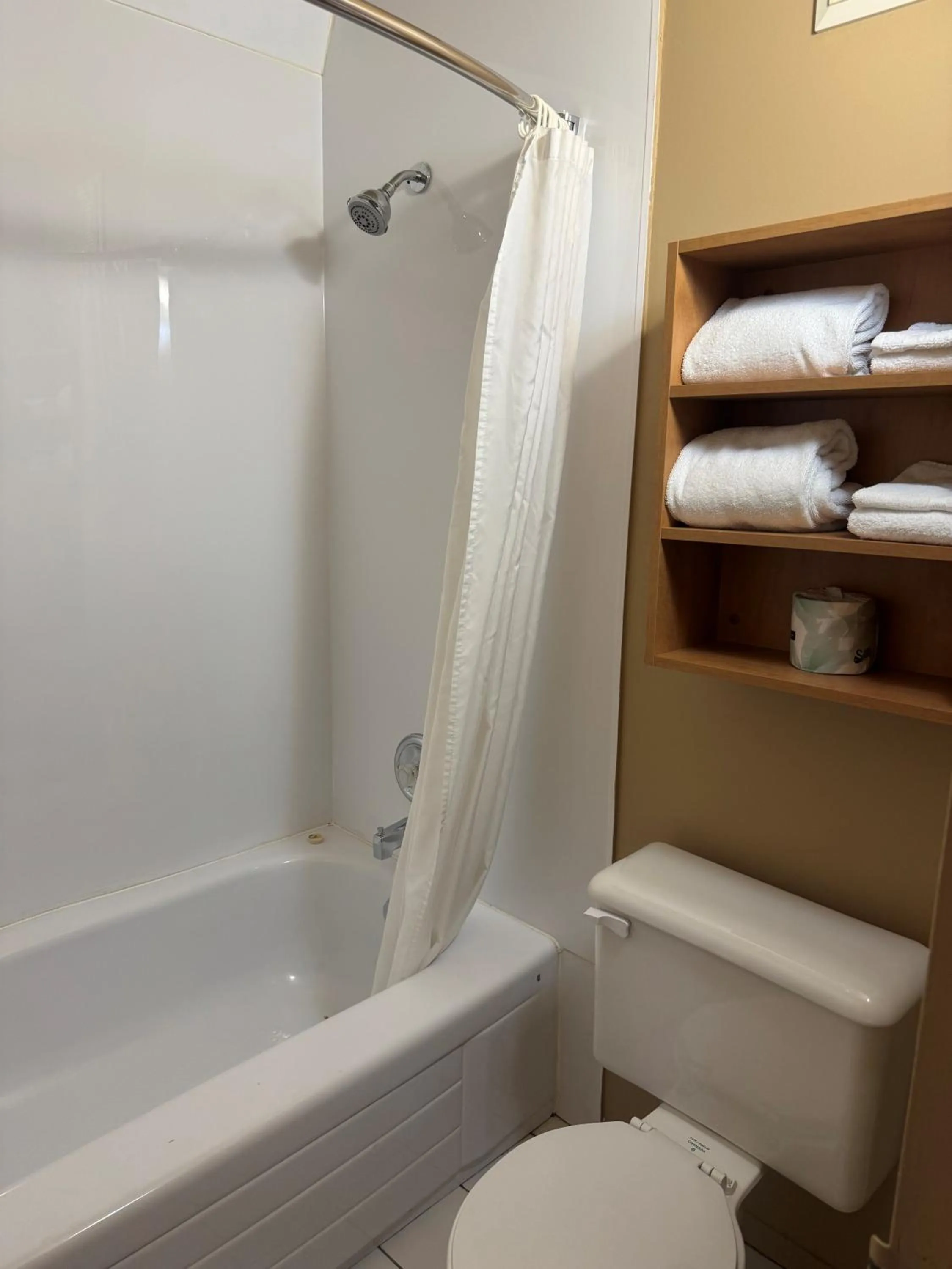 Travelodge by Wyndham Drummondville