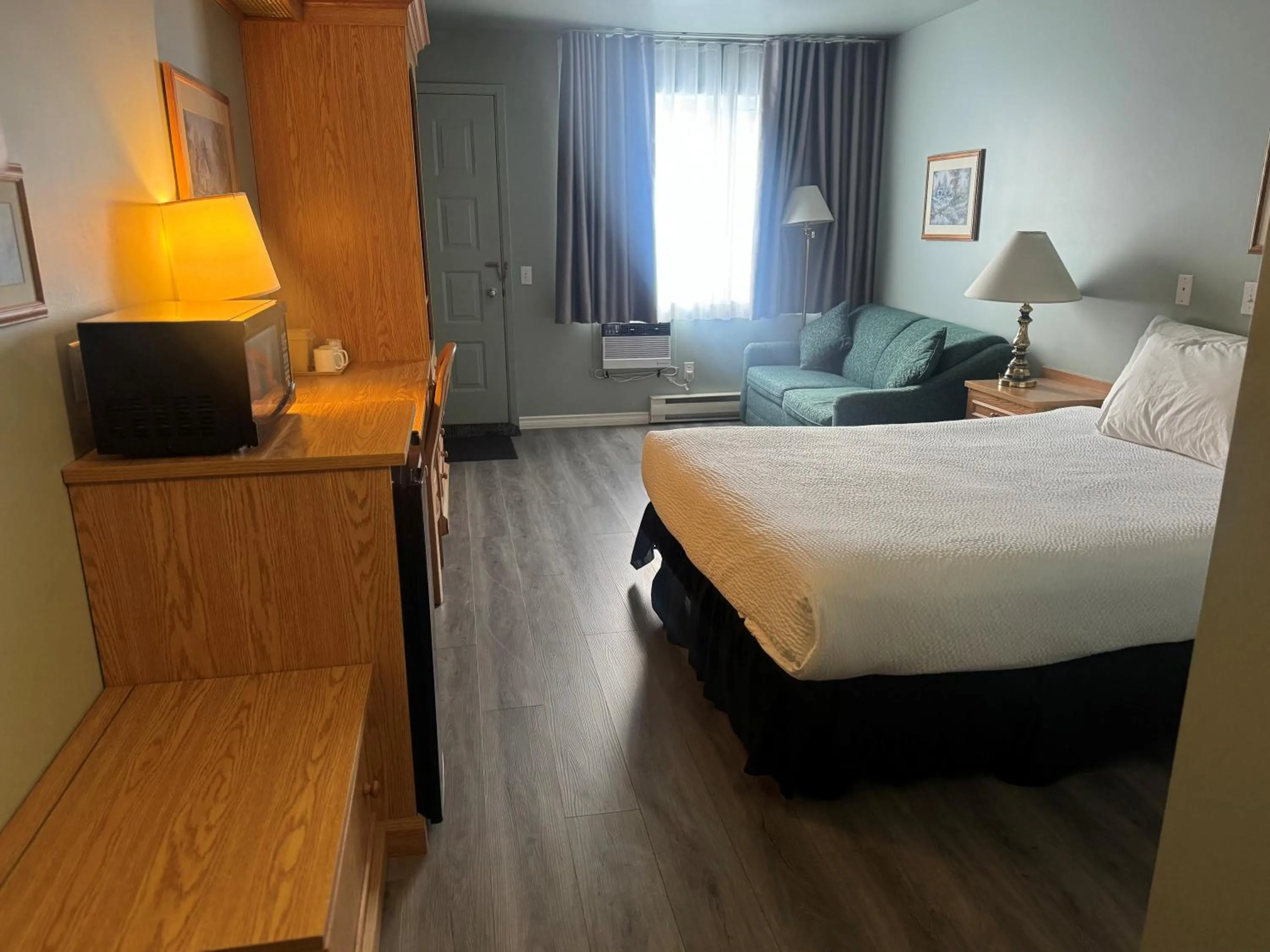 Bed in Travelodge by Wyndham Drummondville