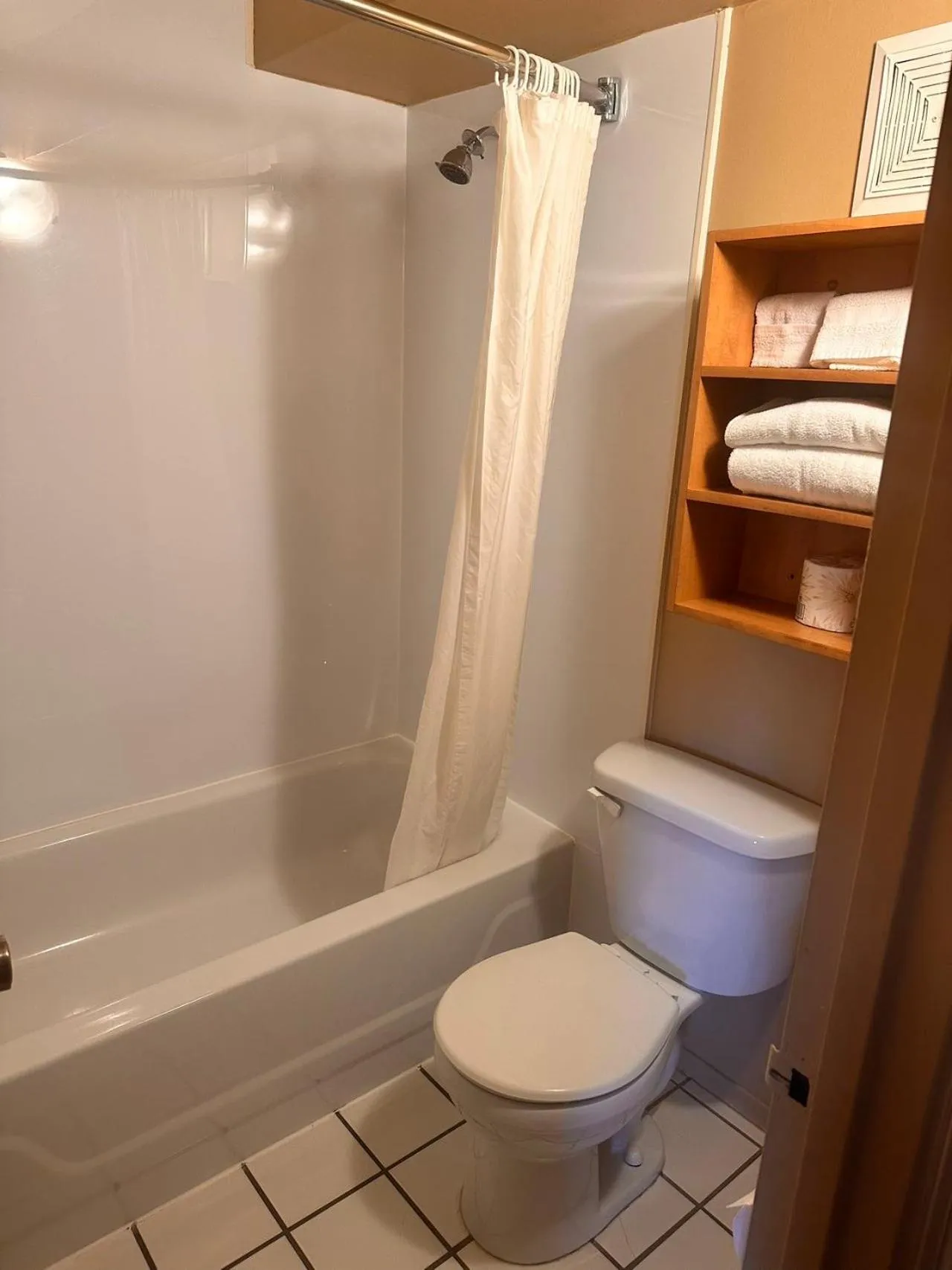 Travelodge by Wyndham Drummondville