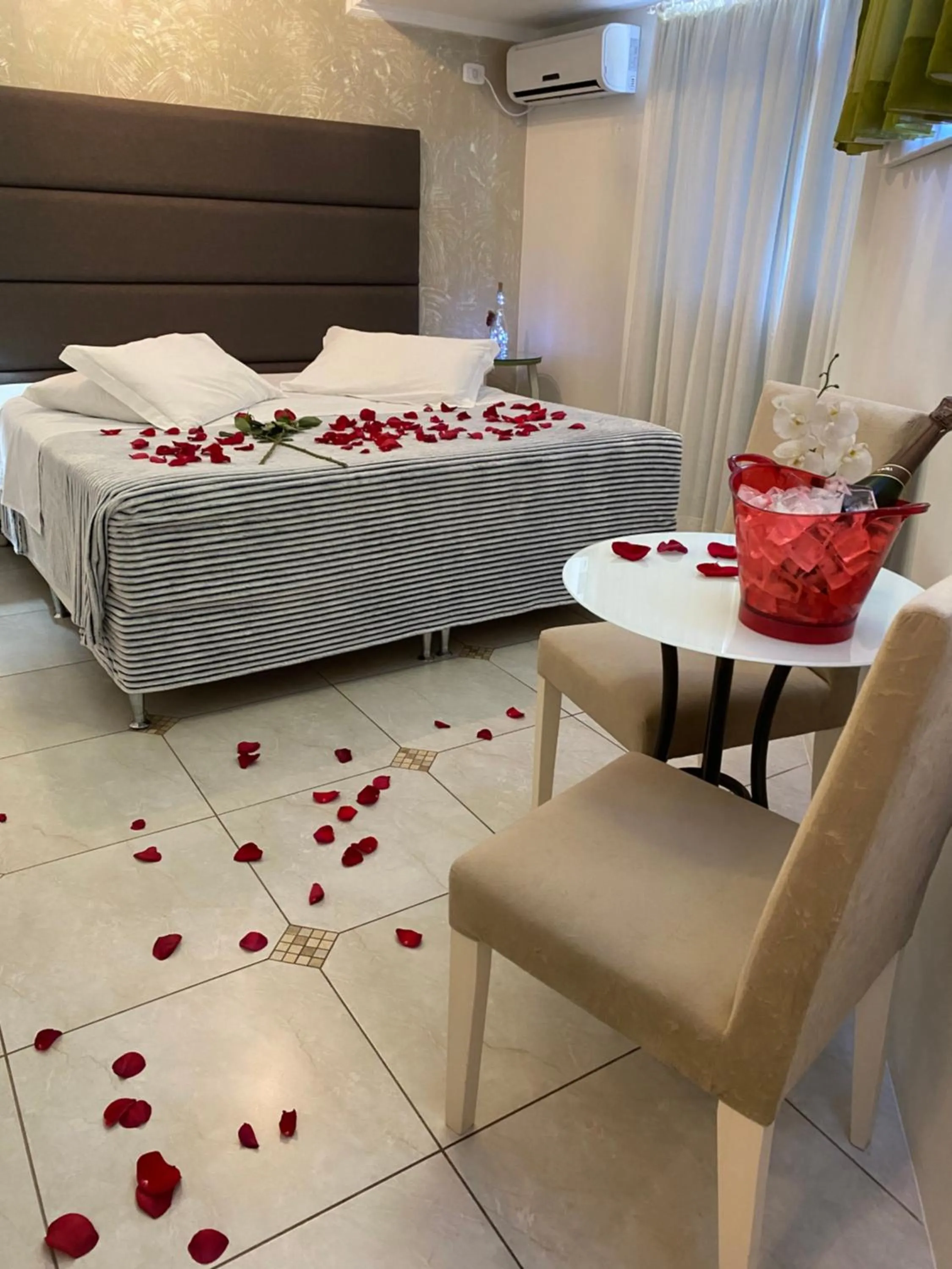 Bed in Hotel Imigrantes