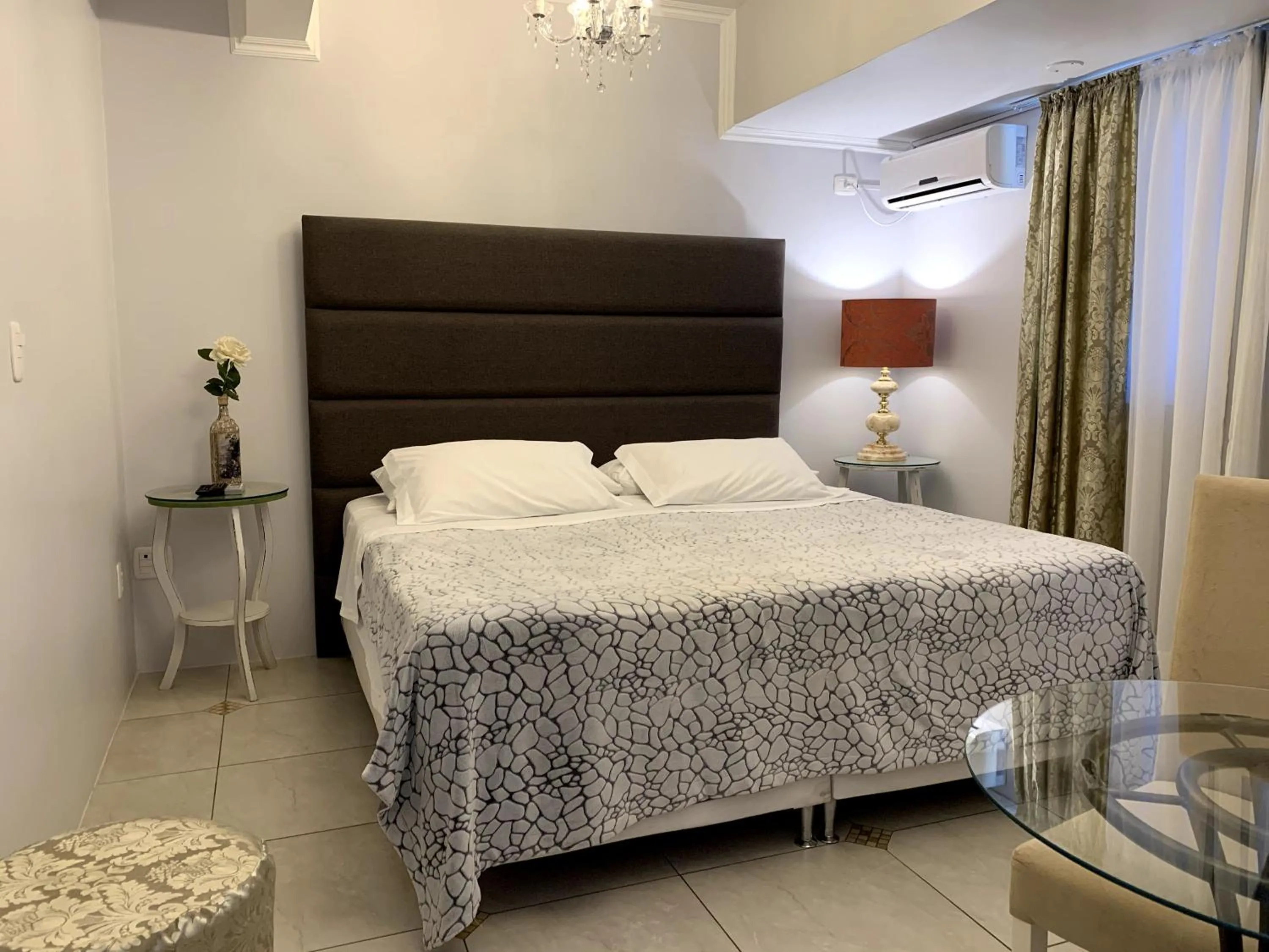 Bed in Hotel Imigrantes