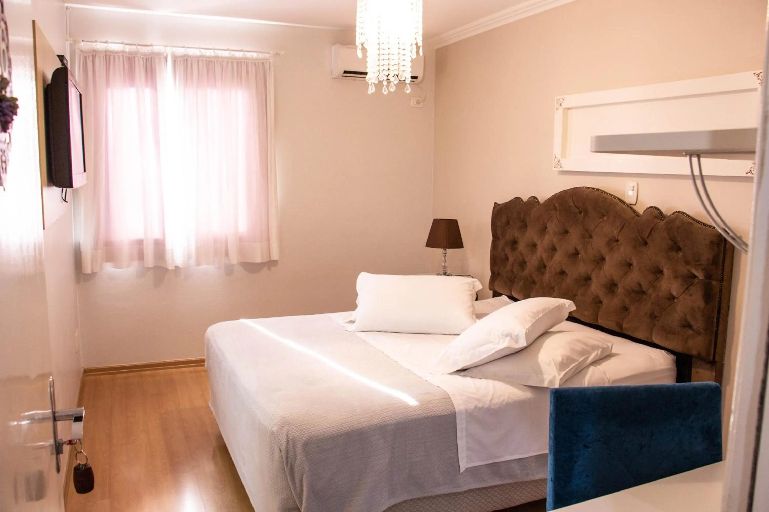 Bed in Hotel Imigrantes