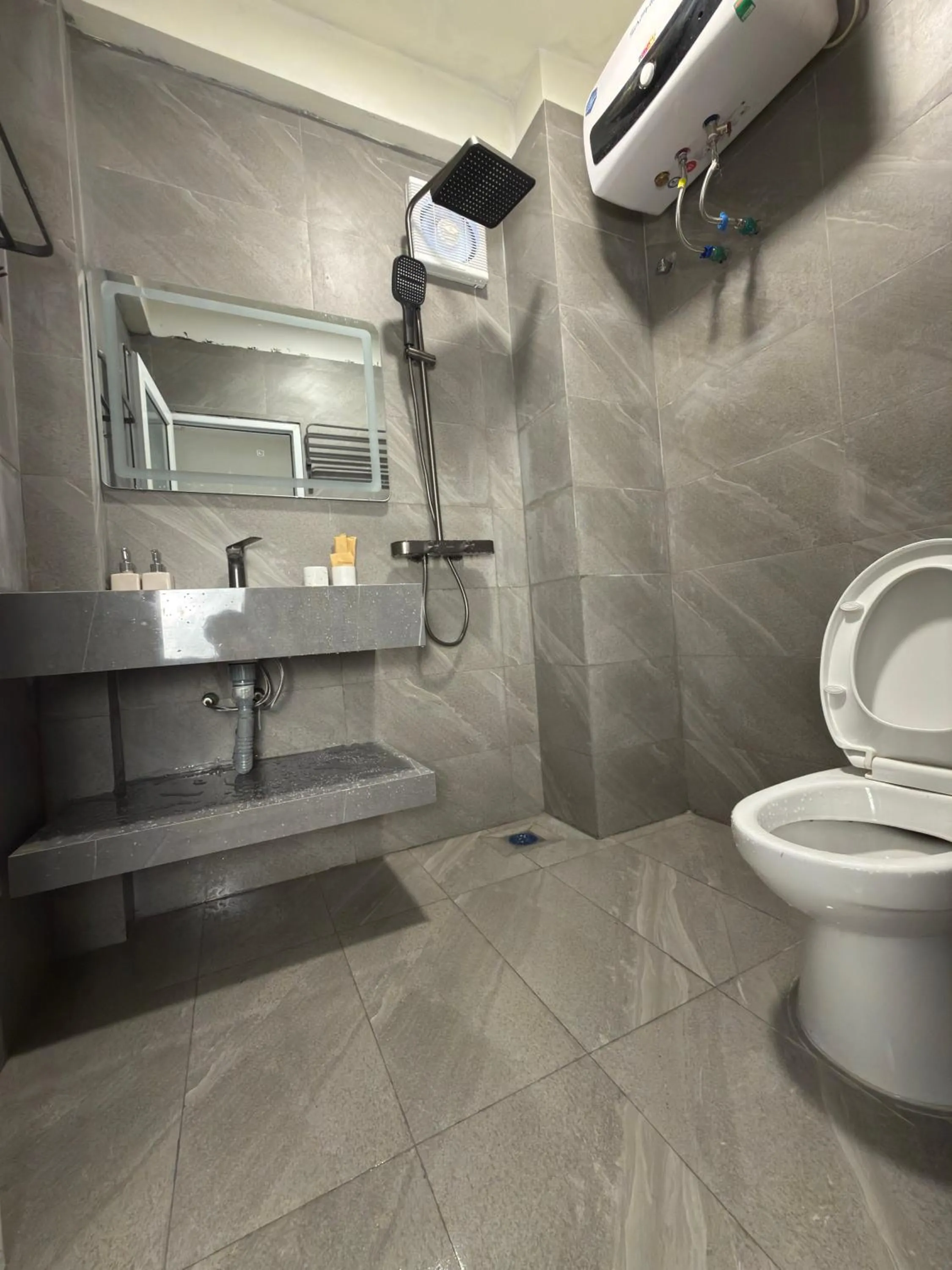 FIRONA FLY HOTEL
